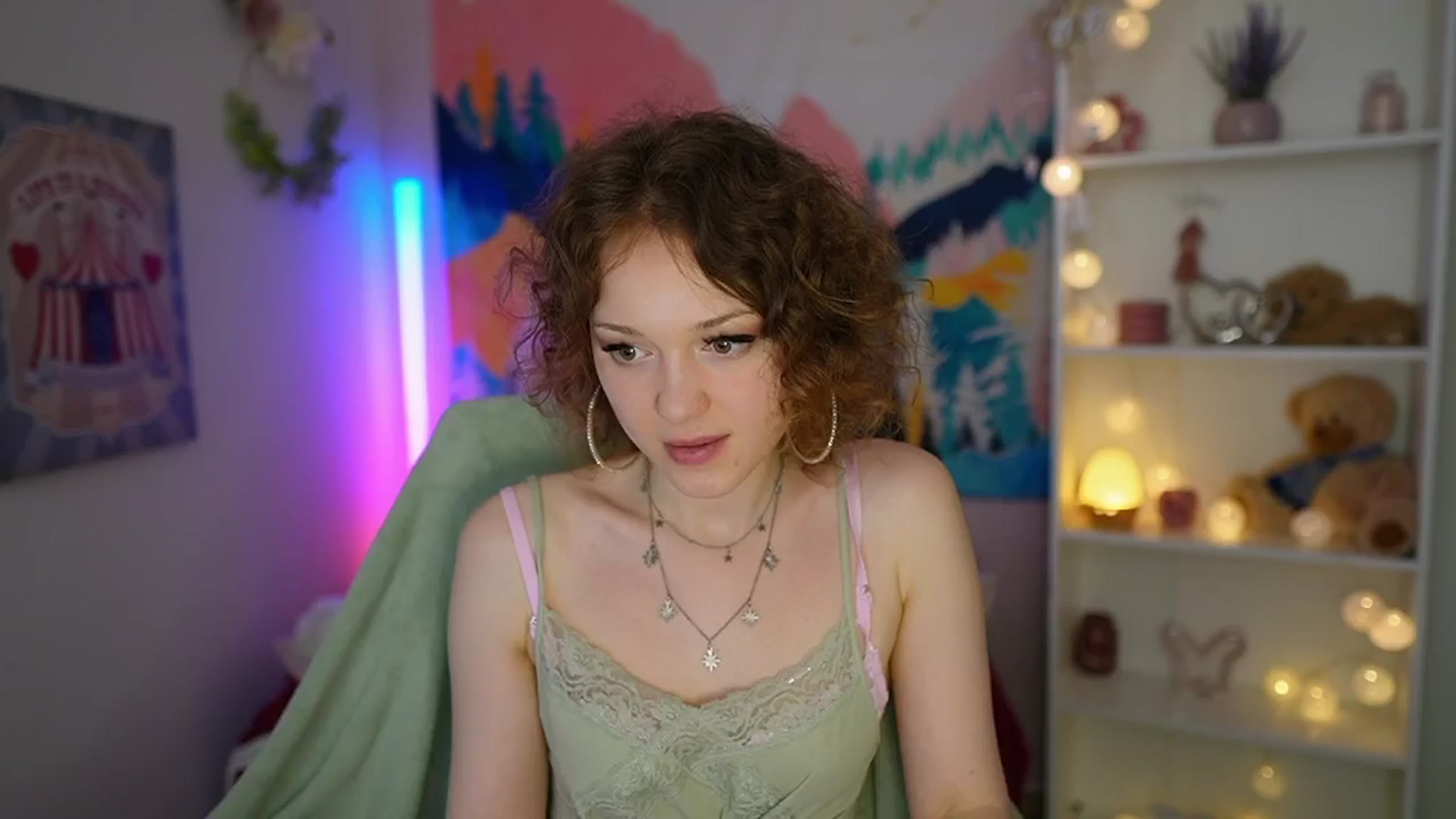 Gallery image thumbnail from Eva_grey18's myfreecams stream on, 06/09/2024, 22:42 image 2 of 20