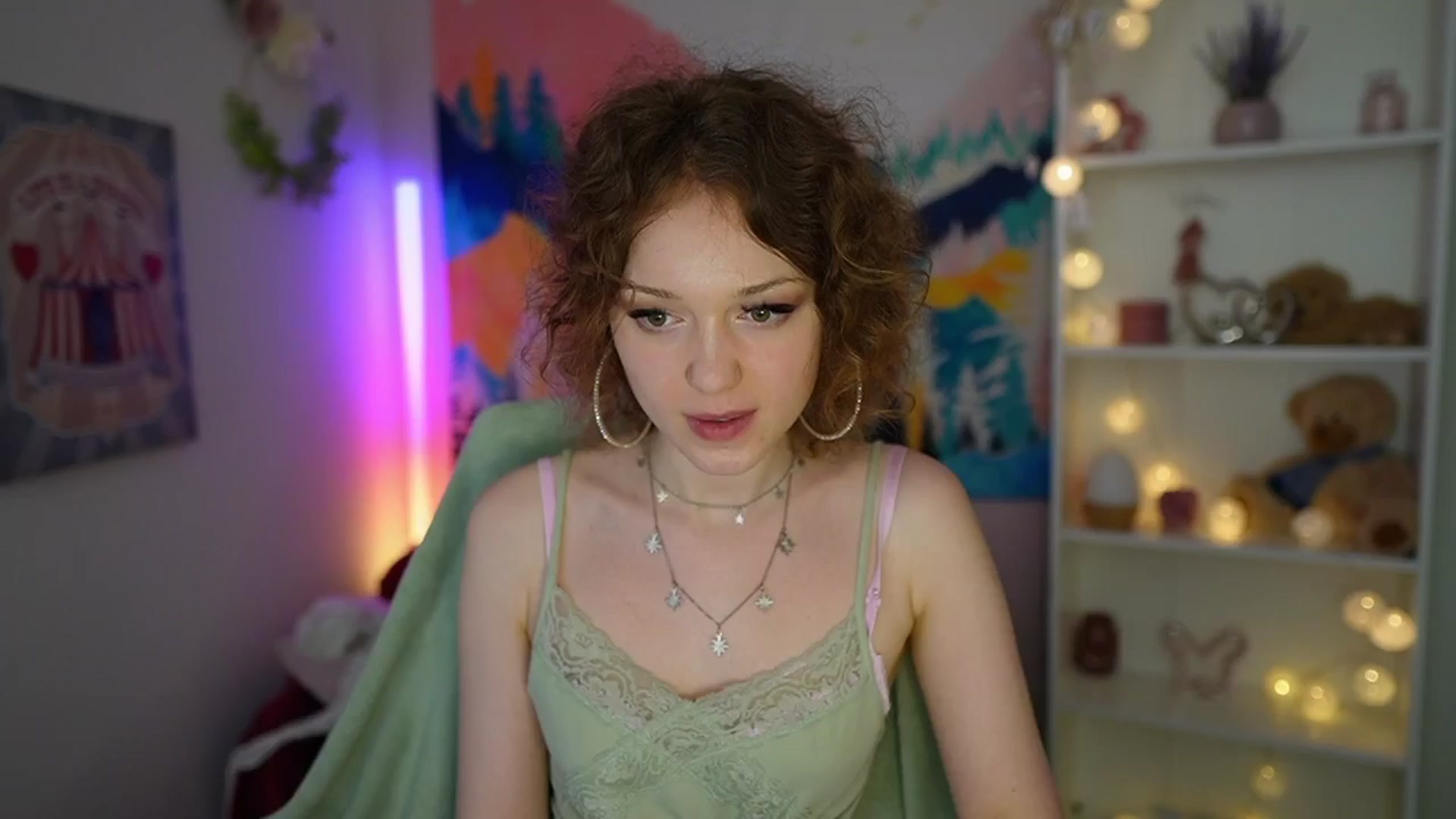 Gallery image thumbnail from Eva_grey18's myfreecams stream on, 06/09/2024, 22:42 image 10 of 20