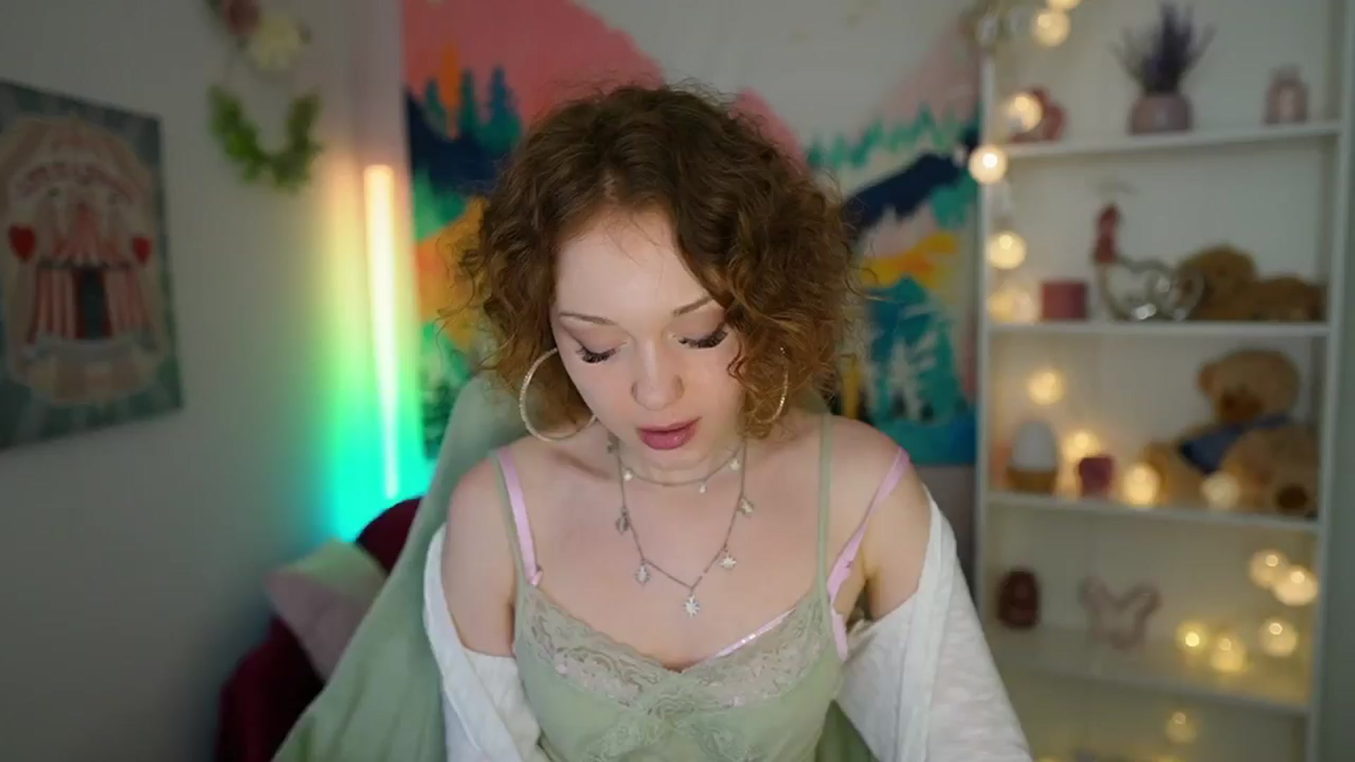 Gallery image thumbnail from Eva_grey18's myfreecams stream on, 06/09/2024, 23:35 image 10 of 20