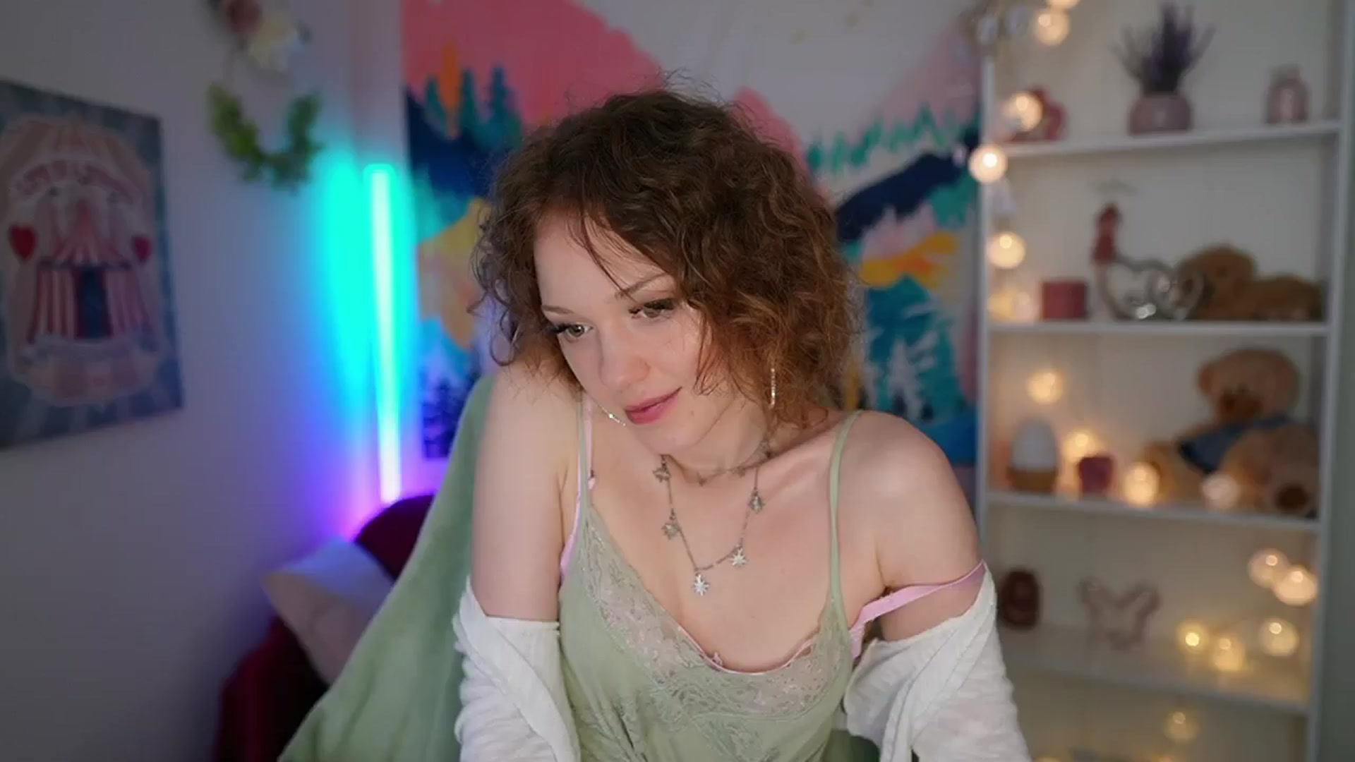 Gallery image thumbnail from Eva_grey18's myfreecams stream on, 06/09/2024, 23:35 image 15 of 20