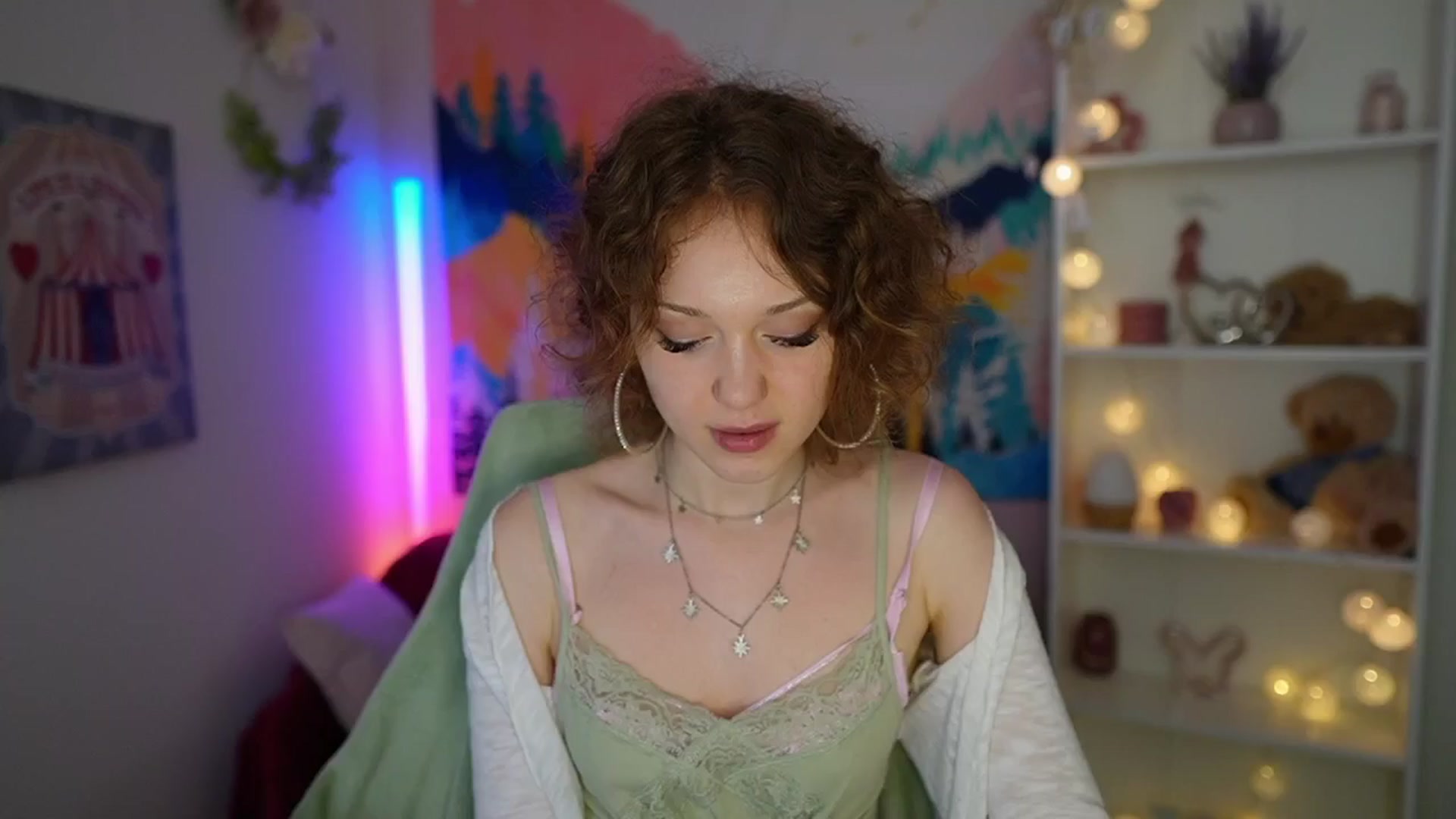 Gallery image thumbnail from Eva_grey18's myfreecams stream on, 06/09/2024, 23:35 image 7 of 20