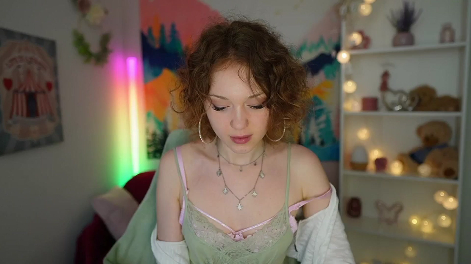 Gallery image thumbnail from Eva_grey18's myfreecams stream on, 06/09/2024, 23:35 image 14 of 20