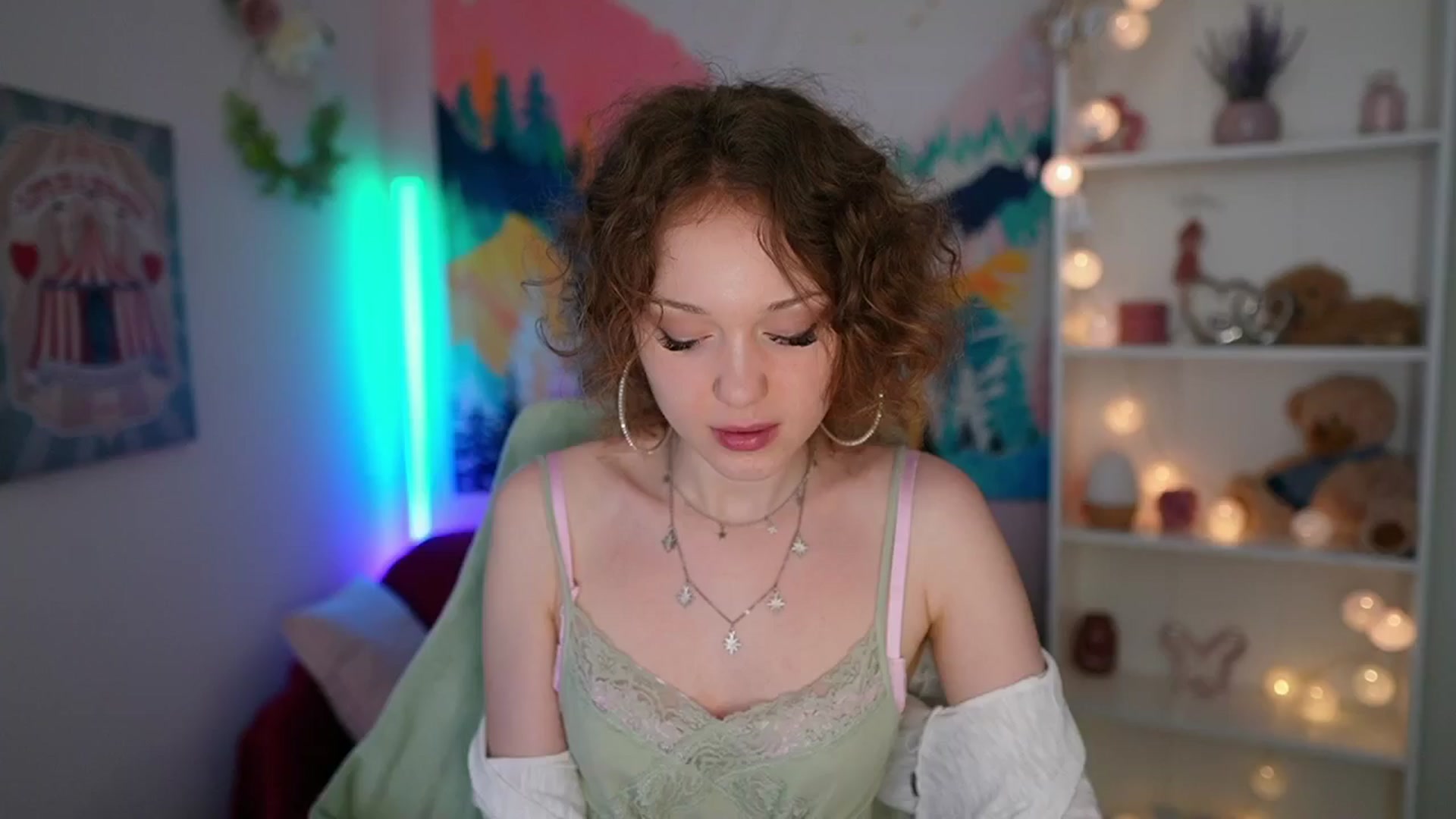 Gallery image thumbnail from Eva_grey18's myfreecams stream on, 06/09/2024, 23:35 image 17 of 20