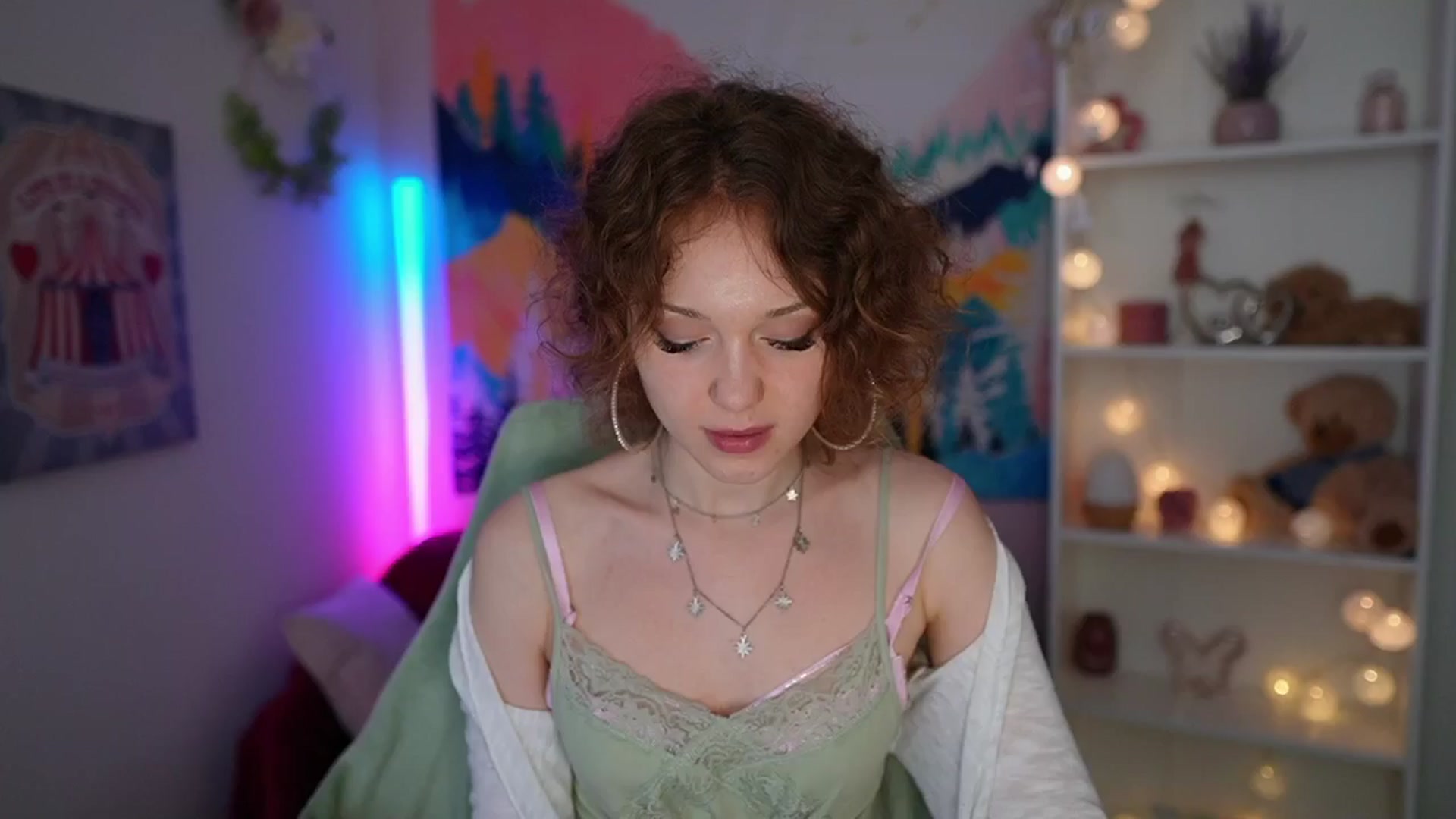 Gallery image thumbnail from Eva_grey18's myfreecams stream on, 06/09/2024, 23:35 image 9 of 20