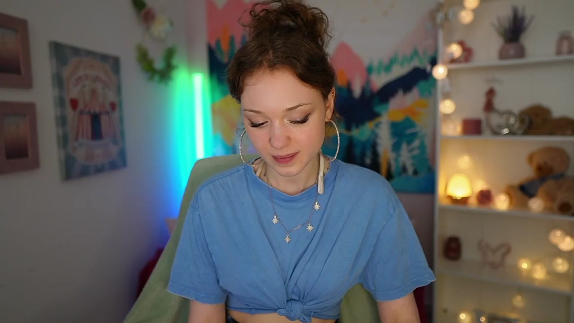Gallery image thumbnail from Eva_grey18's myfreecams stream on, 06/10/2024, 22:55 image 14 of 20