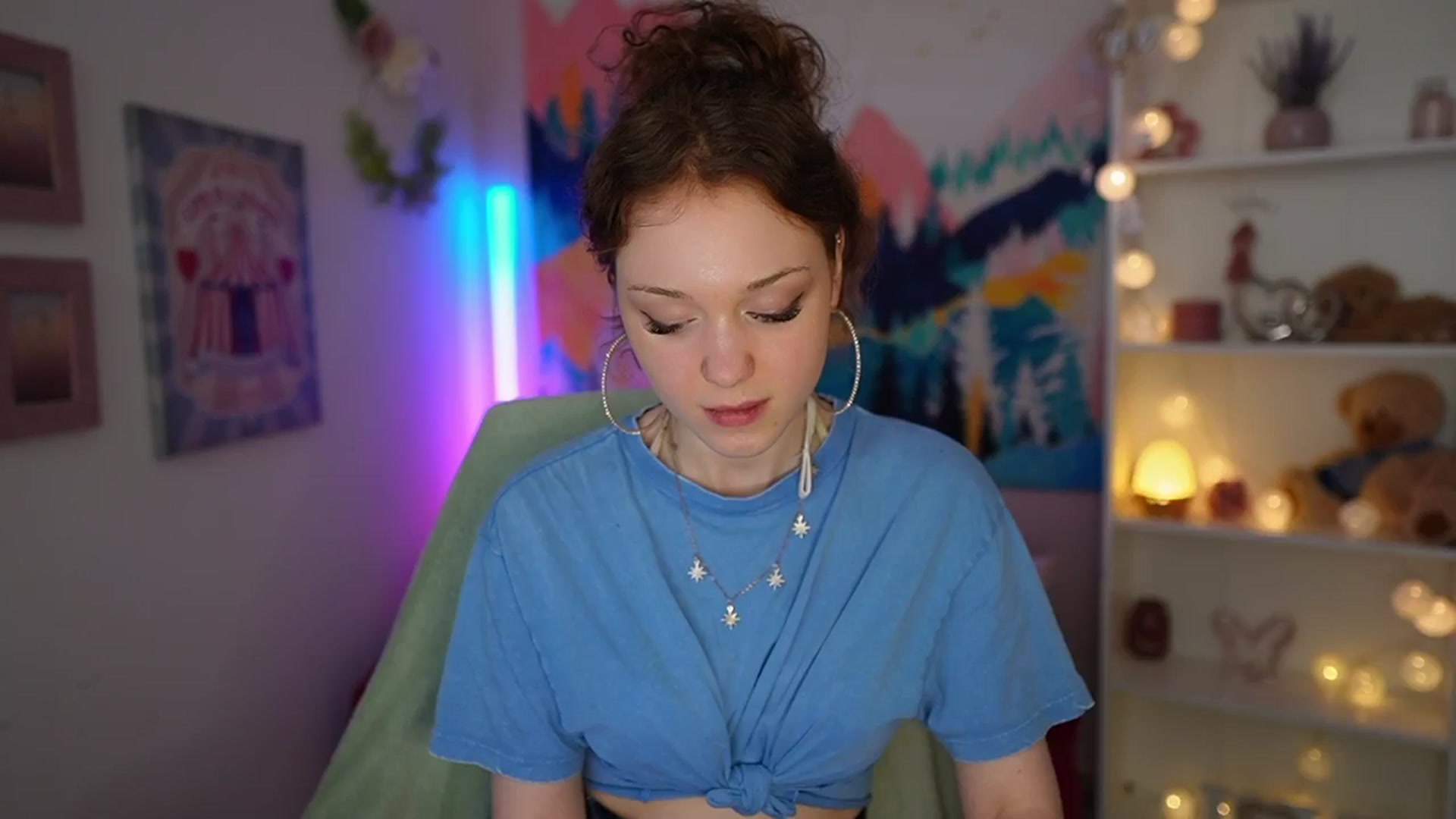 Gallery image thumbnail from Eva_grey18's myfreecams stream on, 06/10/2024, 22:55 image 17 of 20