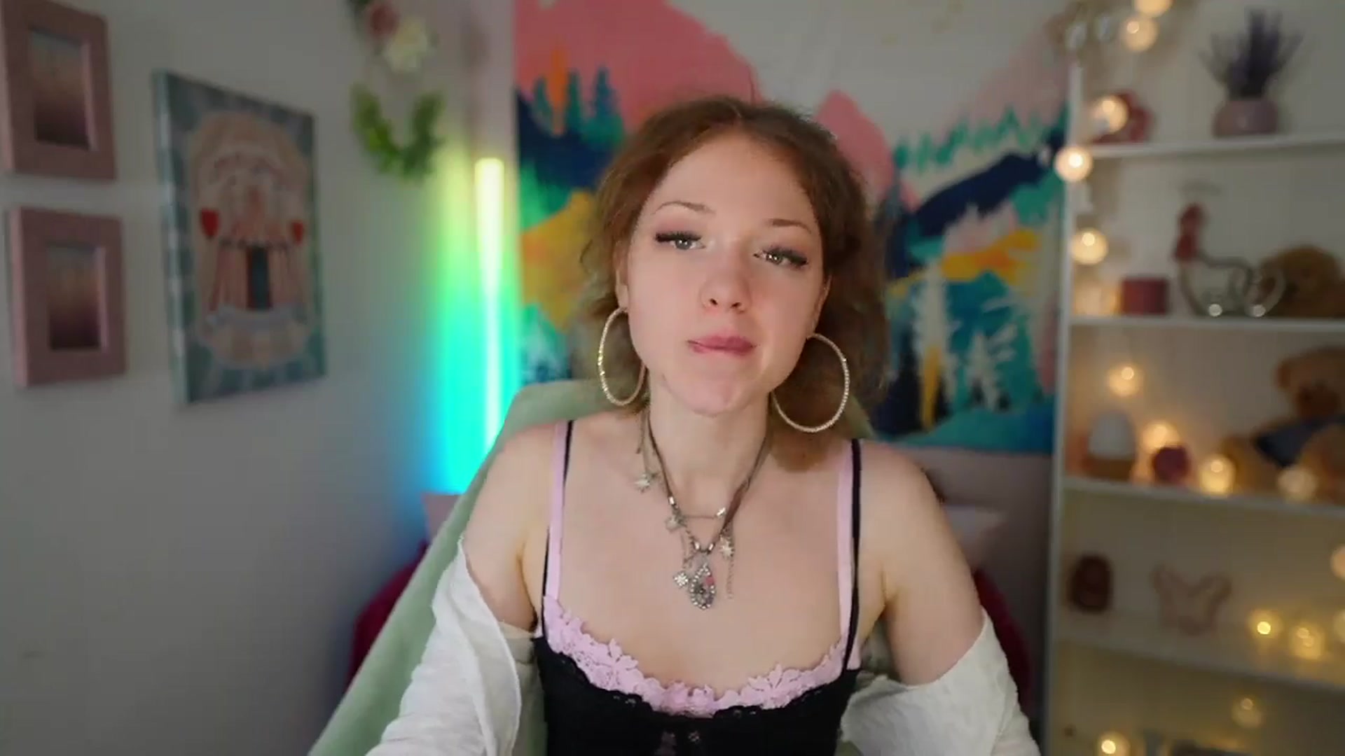 Gallery image thumbnail from Eva_grey18's myfreecams stream on, 06/17/2024, 19:19 image 19 of 20
