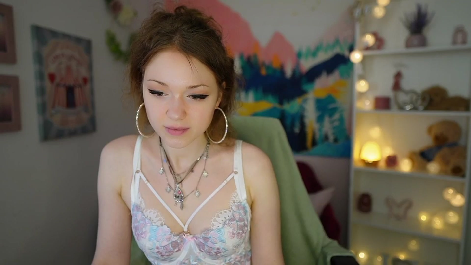 Gallery image thumbnail from Eva_grey18's myfreecams stream on, 06/19/2024, 18:58 image 11 of 20