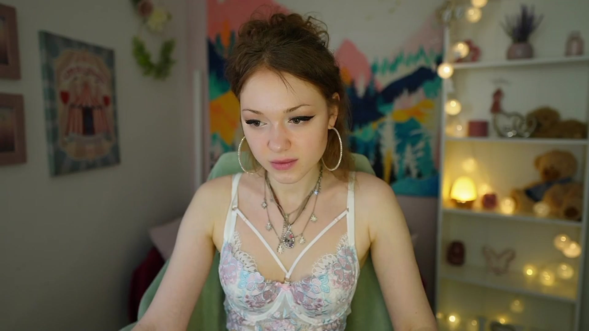 Gallery image thumbnail from Eva_grey18's myfreecams stream on, 06/19/2024, 18:58 image 2 of 20