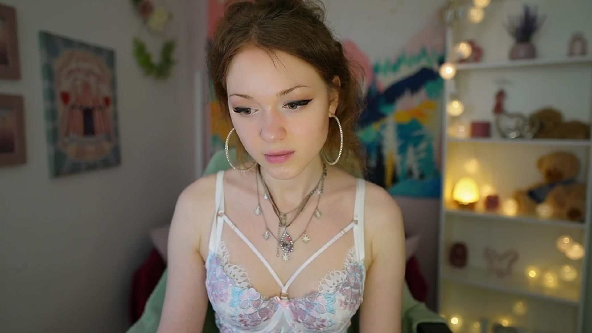 Gallery image thumbnail from Eva_grey18's myfreecams stream on, 06/19/2024, 18:58 image 7 of 20