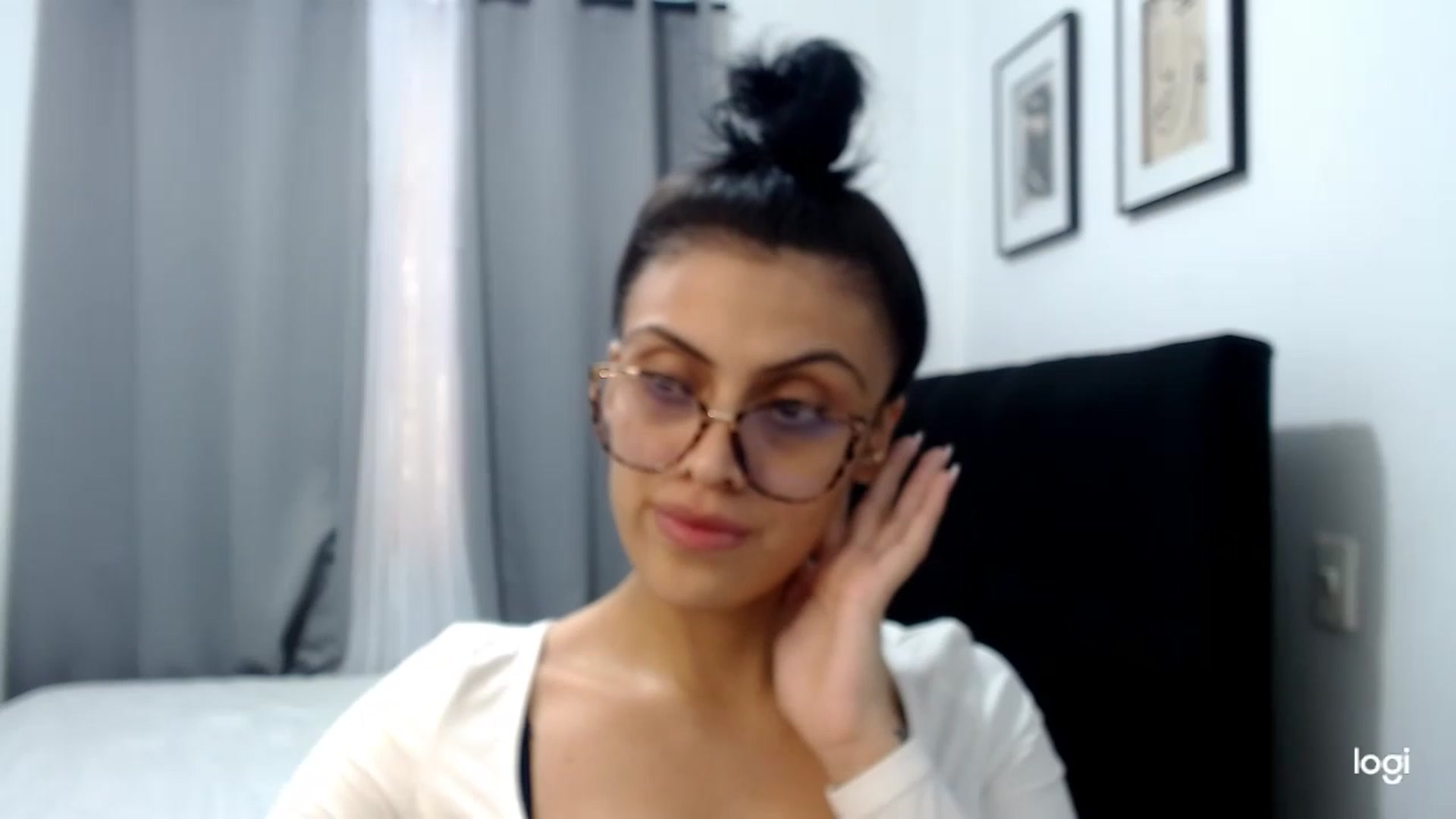 Gallery image thumbnail from Eva_hayek's myfreecams stream on, 02/28/2023, 17:14 image 16 of 20
