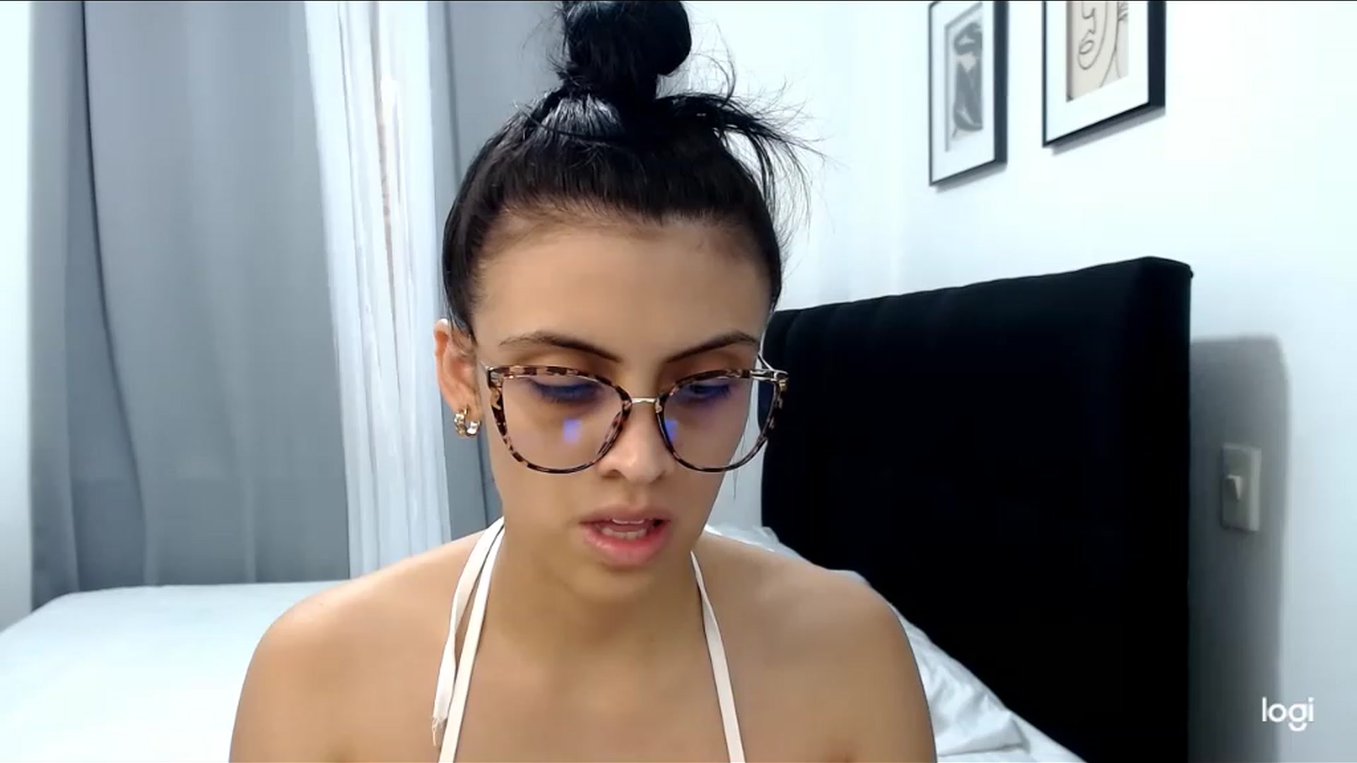 Gallery image thumbnail from Eva_hayek's myfreecams stream on, 03/01/2023, 16:36 image 11 of 20