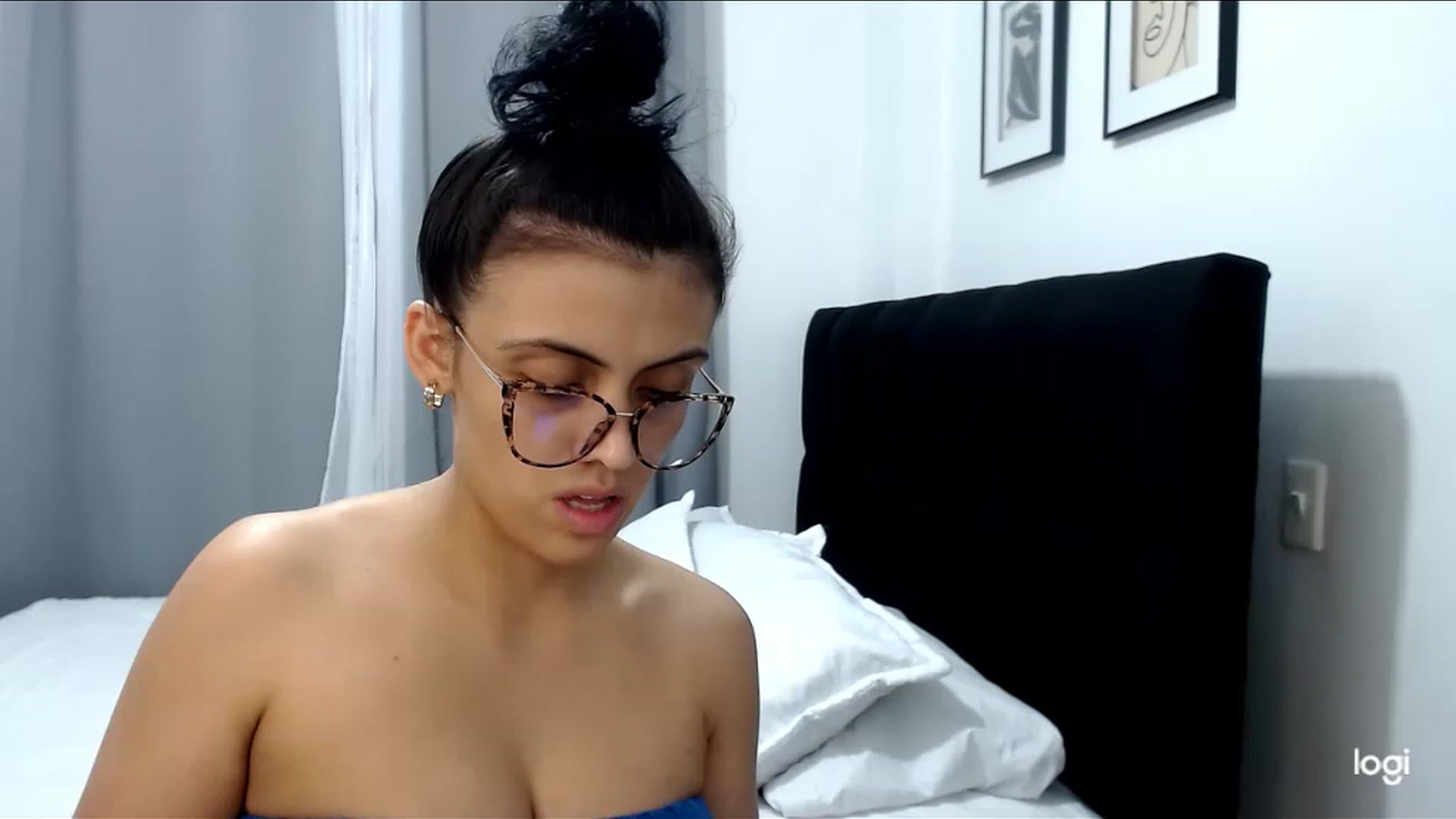 Gallery image thumbnail from Eva_hayek's myfreecams stream on, 03/02/2023, 16:10 image 17 of 20