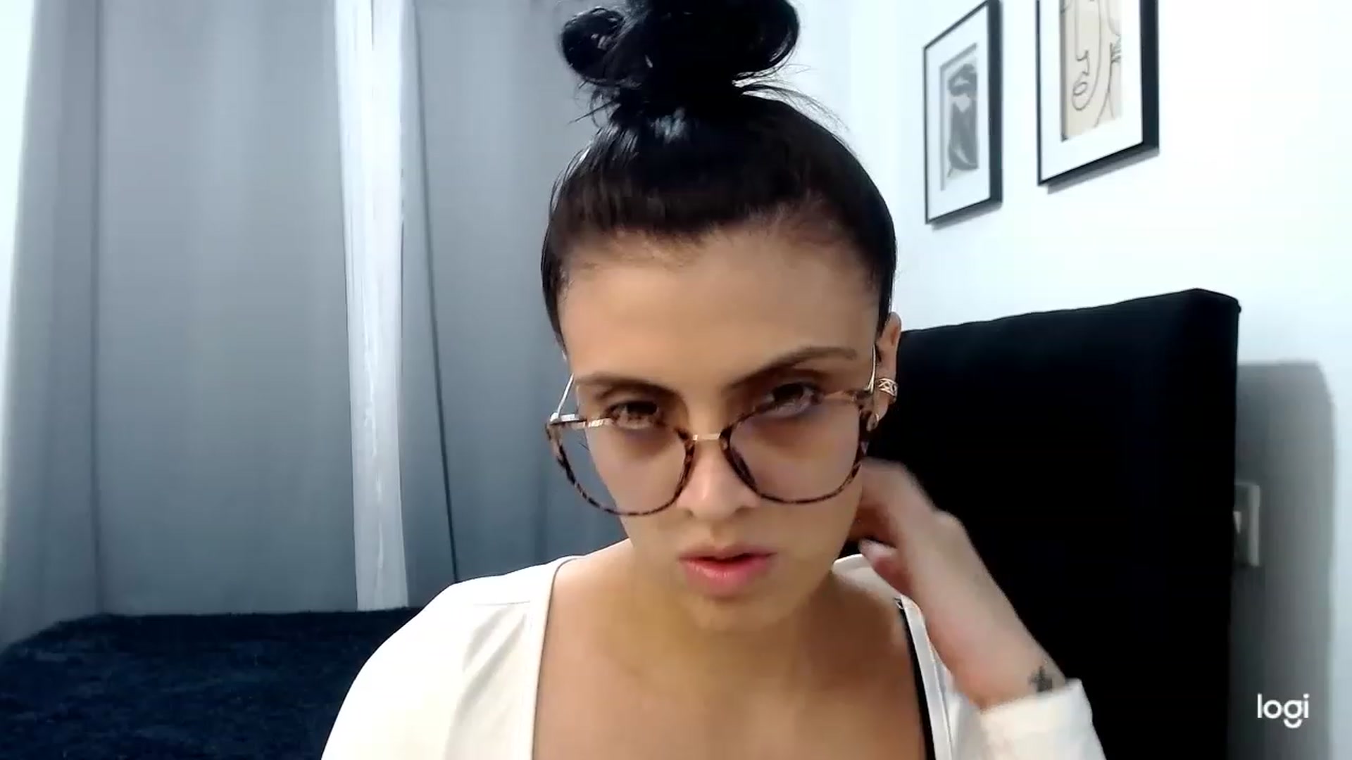 Gallery image thumbnail from Eva_hayek's myfreecams stream on, 03/06/2023, 16:29 image 13 of 20