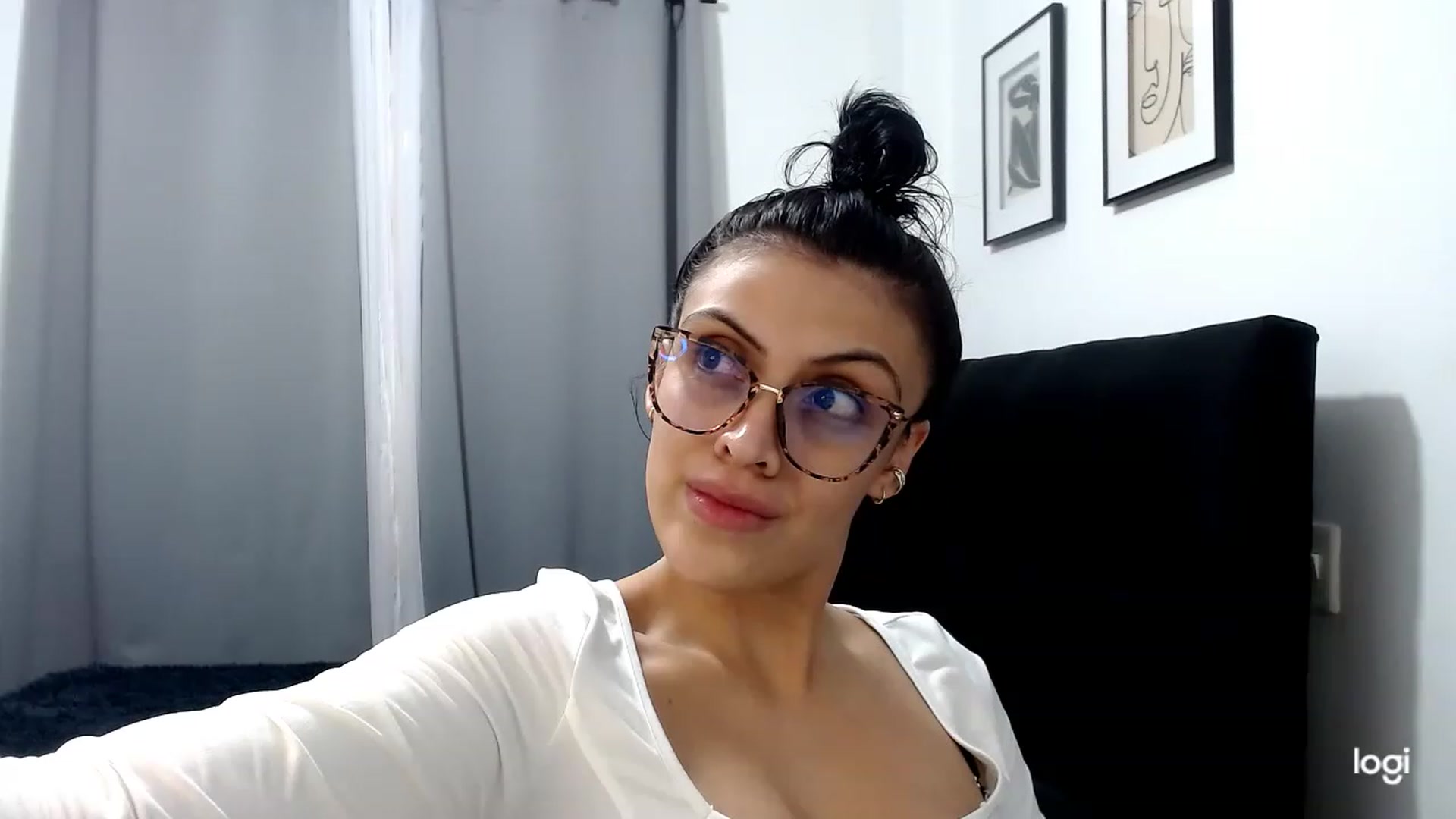 Gallery image thumbnail from Eva_hayek's myfreecams stream on, 03/06/2023, 16:29 image 1 of 20