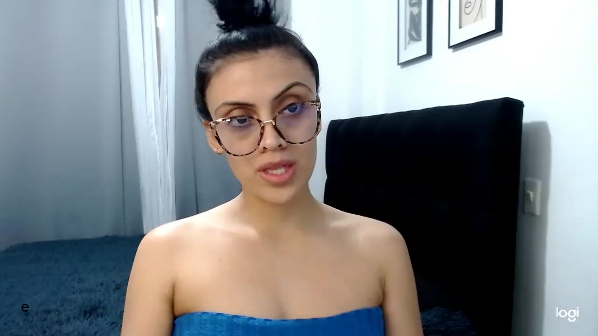 Gallery image thumbnail from Eva_hayek's myfreecams stream on, 03/09/2023, 15:36 image 12 of 20