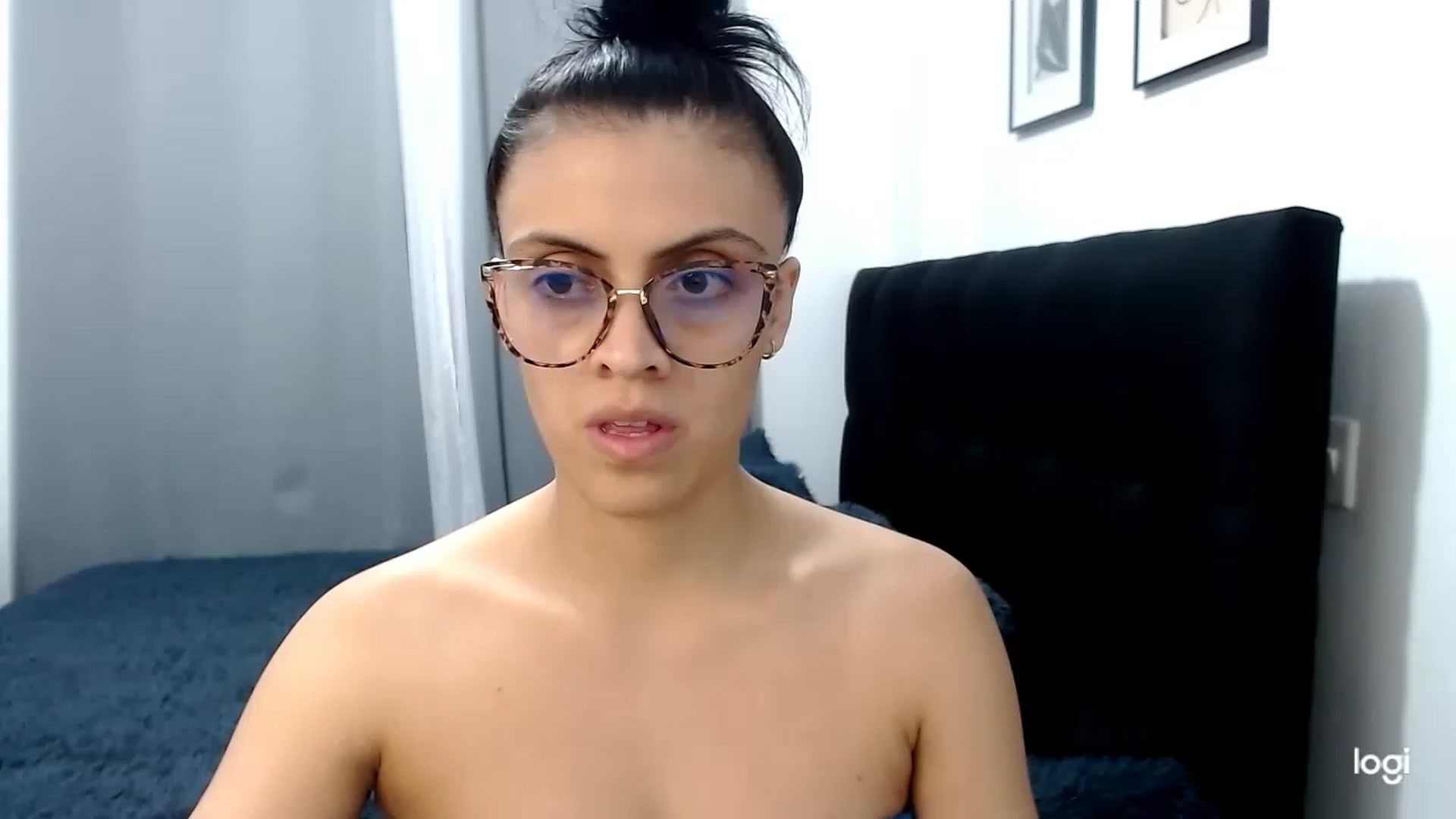 Gallery image thumbnail from Eva_hayek's myfreecams stream on, 03/13/2023, 14:59 image 8 of 20