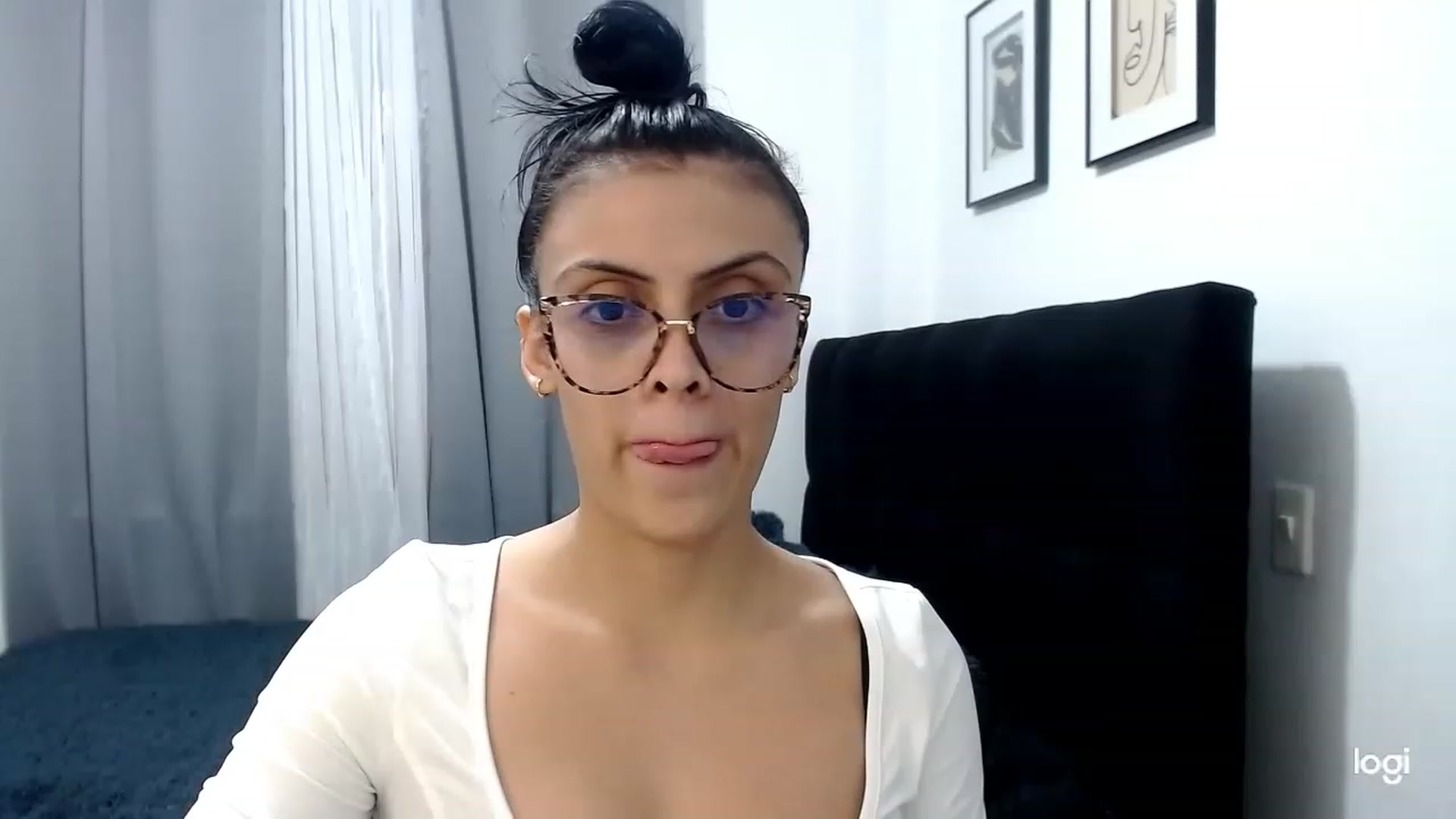 Gallery image thumbnail from Eva_hayek's myfreecams stream on, 03/15/2023, 14:01 image 16 of 20
