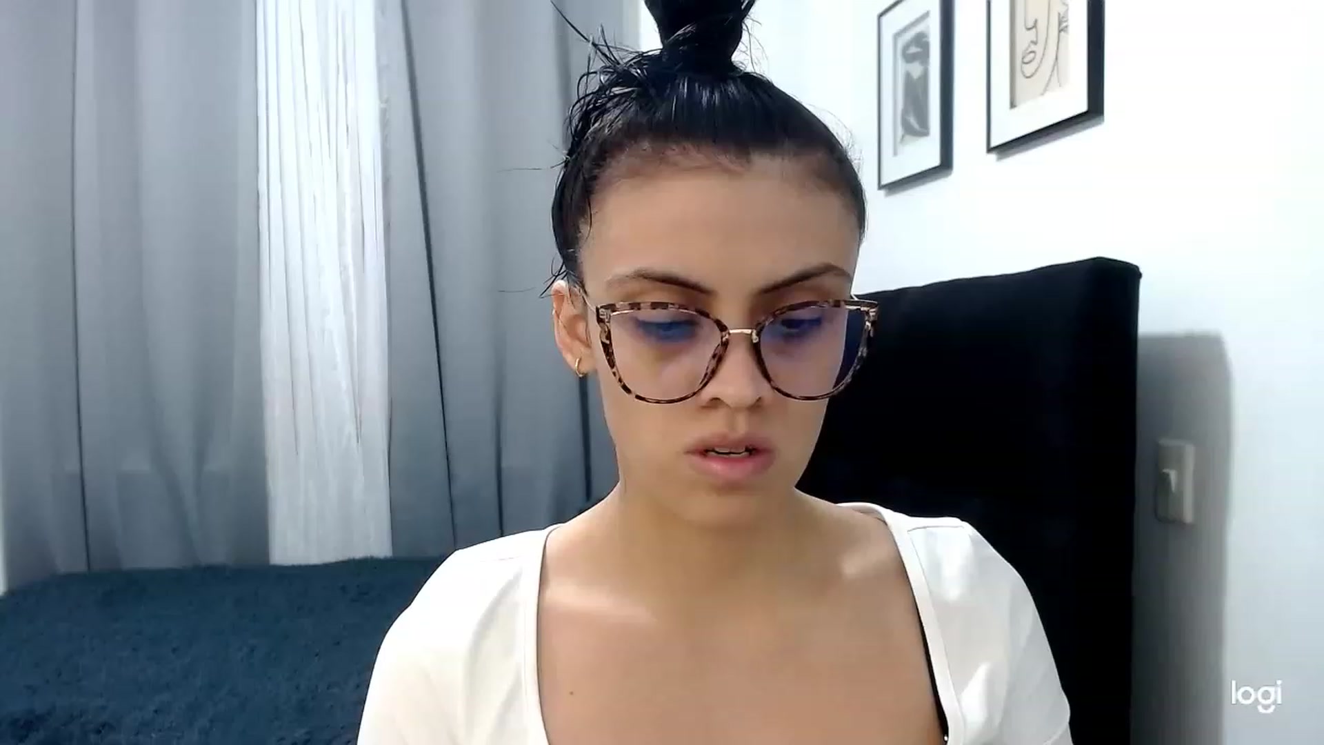 Gallery image thumbnail from Eva_hayek's myfreecams stream on, 03/15/2023, 14:01 image 4 of 20