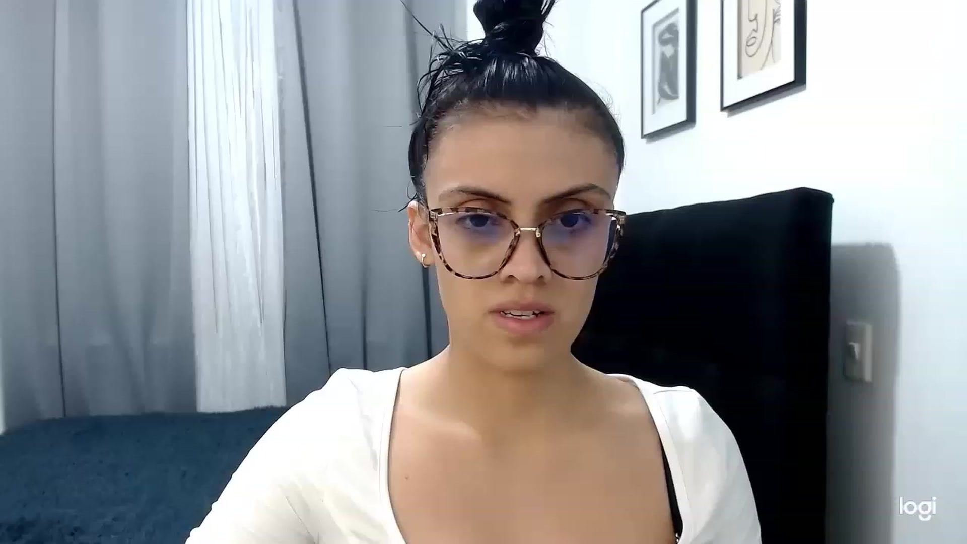 Gallery image thumbnail from Eva_hayek's myfreecams stream on, 03/15/2023, 14:01 image 7 of 20