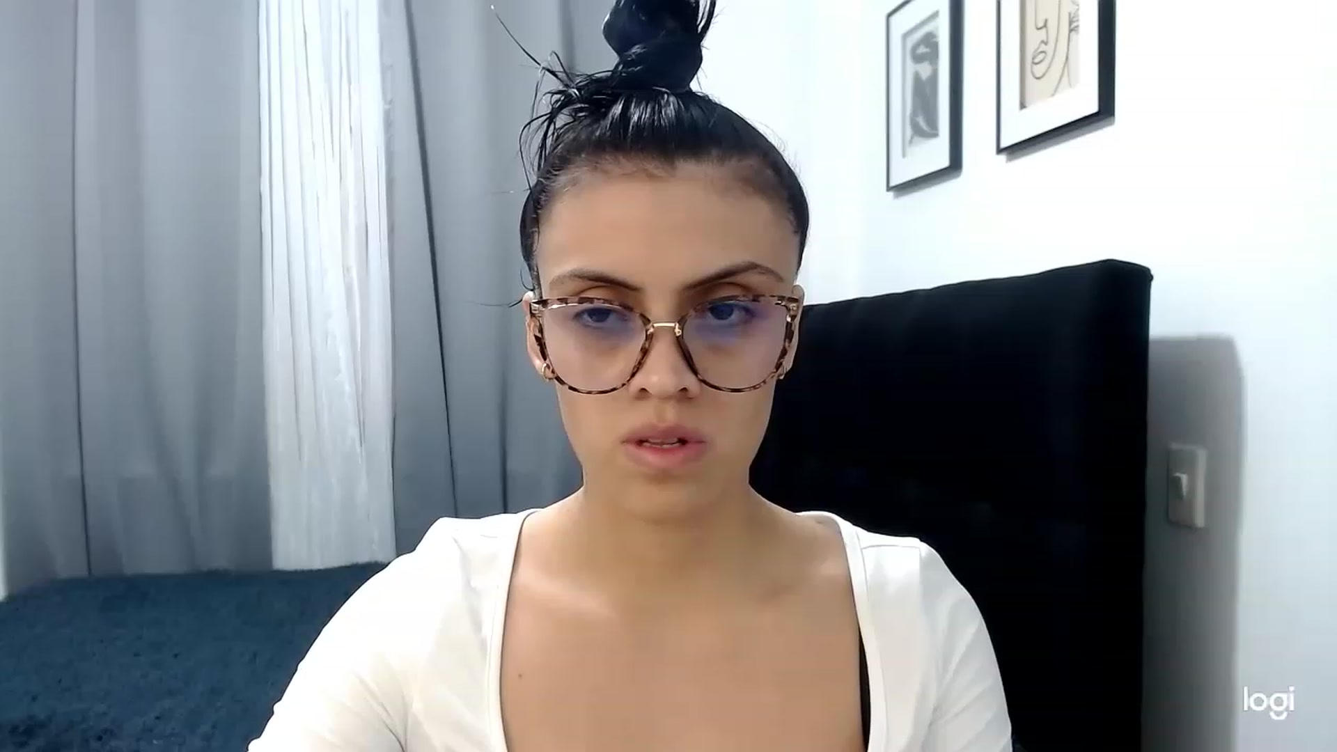 Gallery image thumbnail from Eva_hayek's myfreecams stream on, 03/15/2023, 14:01 image 5 of 20