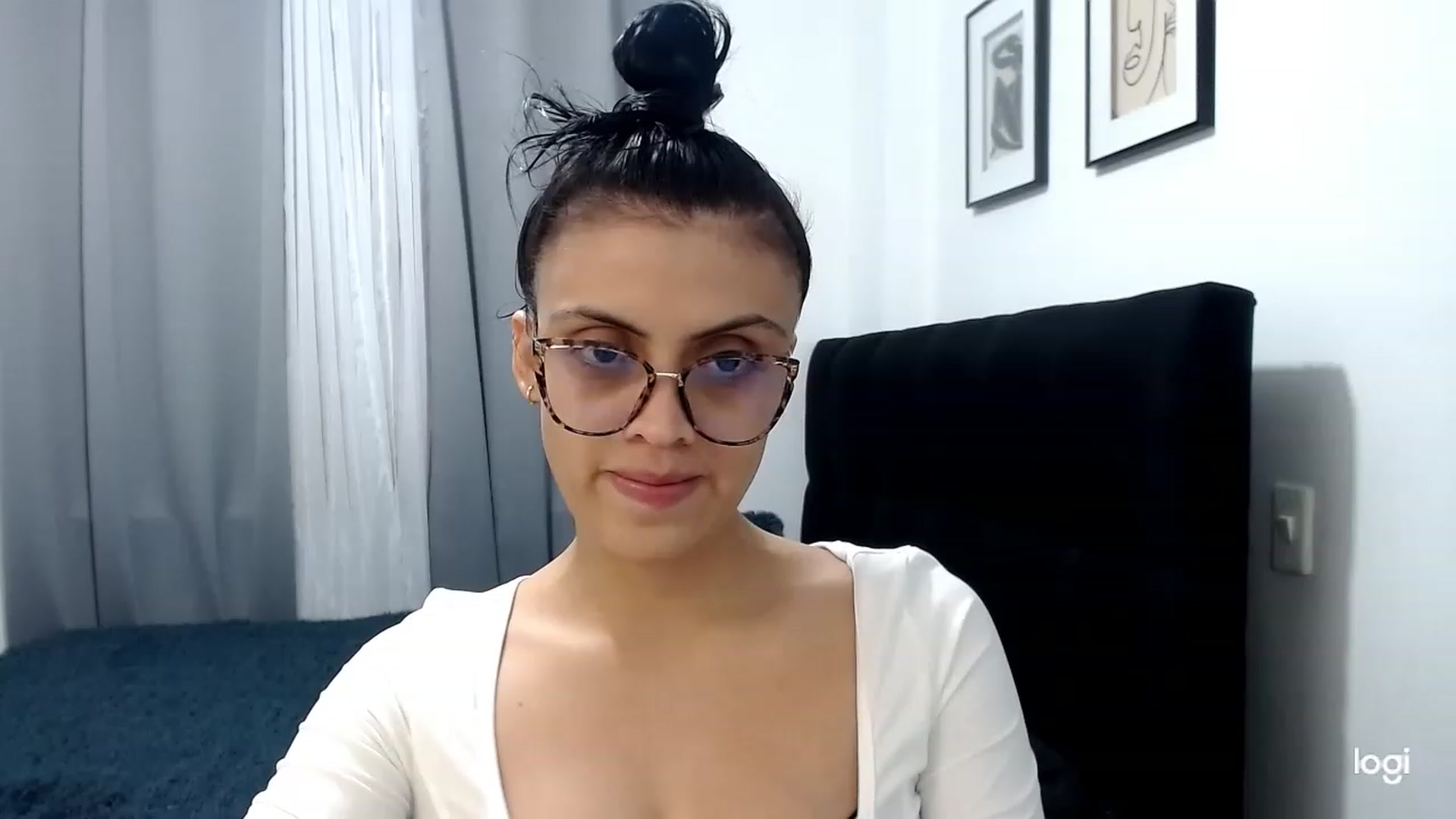 Gallery image thumbnail from Eva_hayek's myfreecams stream on, 03/15/2023, 14:01 image 12 of 20