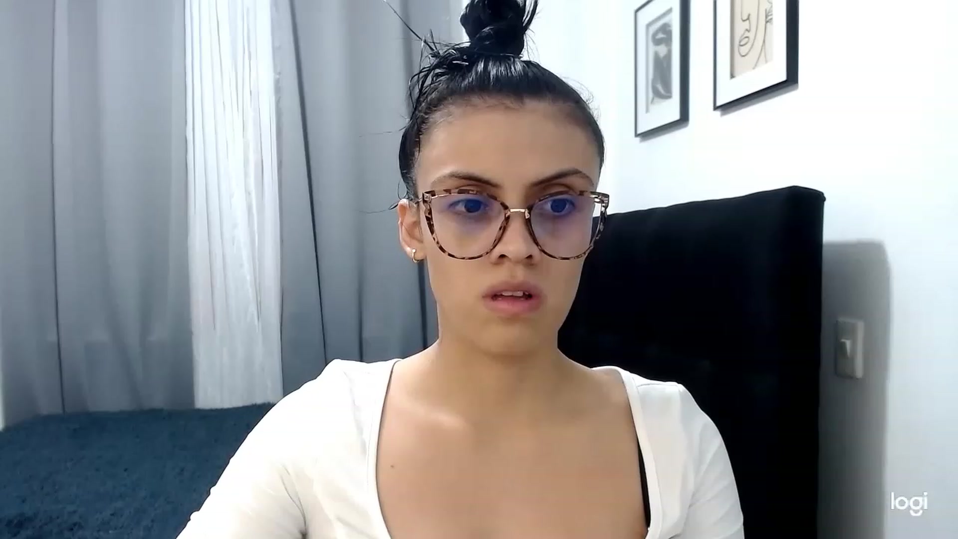 Gallery image thumbnail from Eva_hayek's myfreecams stream on, 03/15/2023, 14:01 image 6 of 20