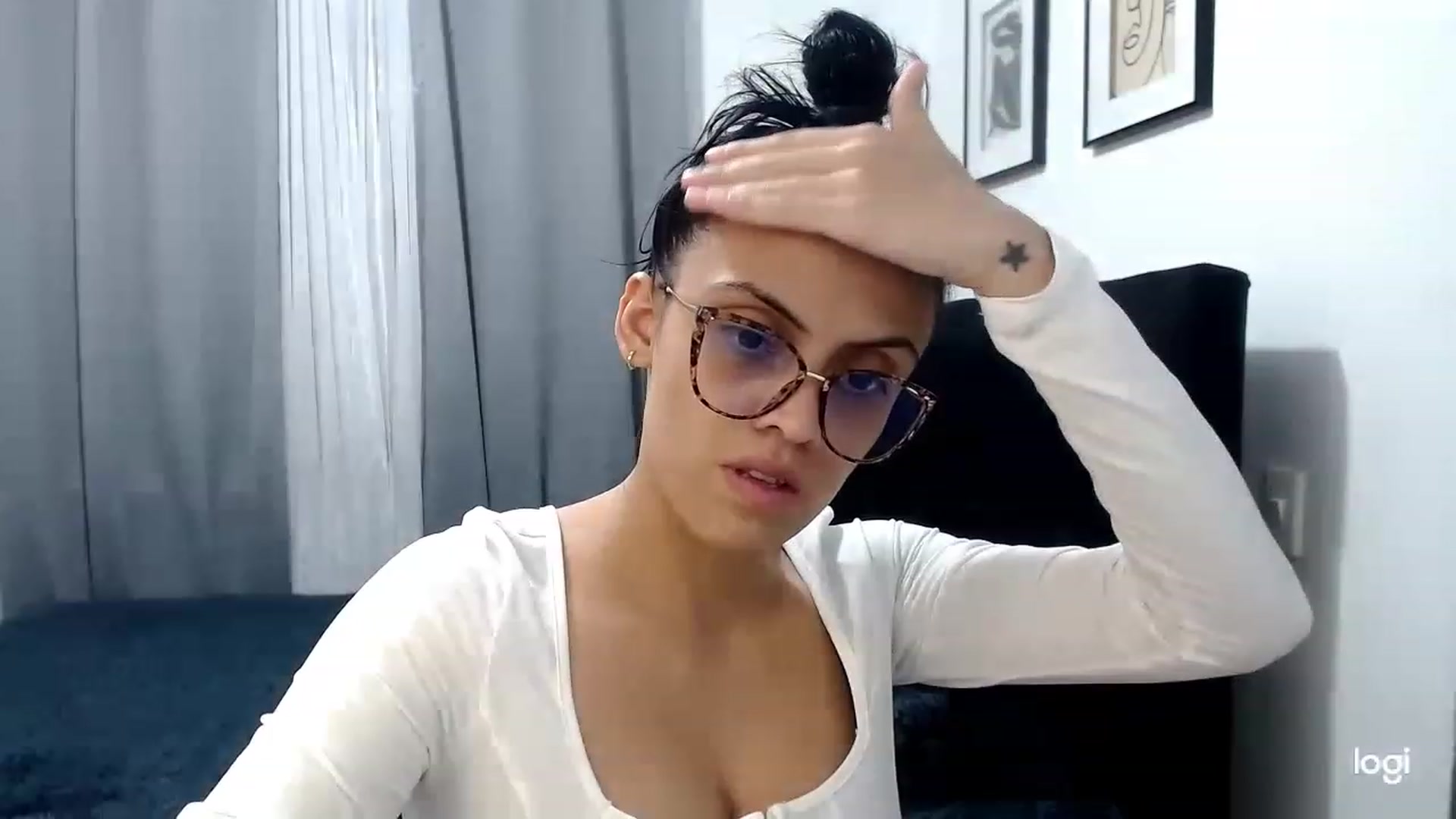 Gallery image thumbnail from Eva_hayek's myfreecams stream on, 03/15/2023, 15:34 image 12 of 20
