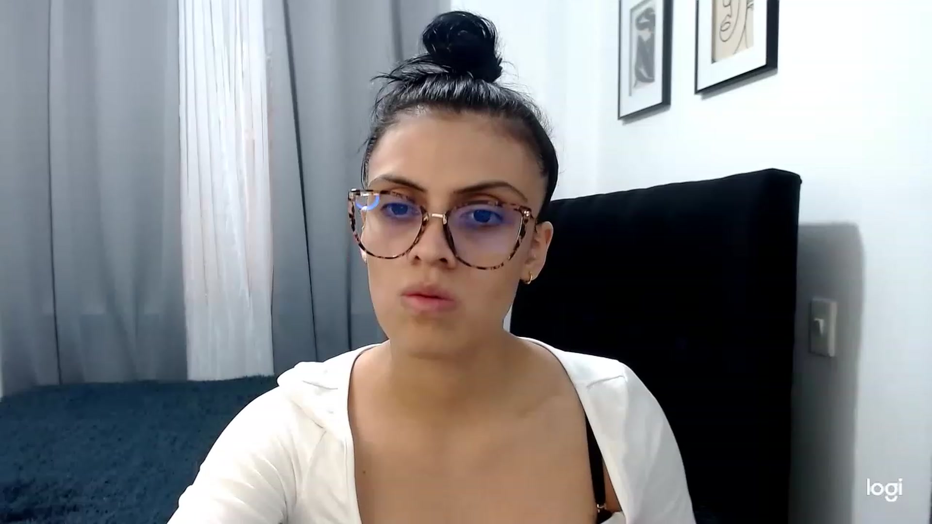 Gallery image thumbnail from Eva_hayek's myfreecams stream on, 03/15/2023, 15:34 image 5 of 20