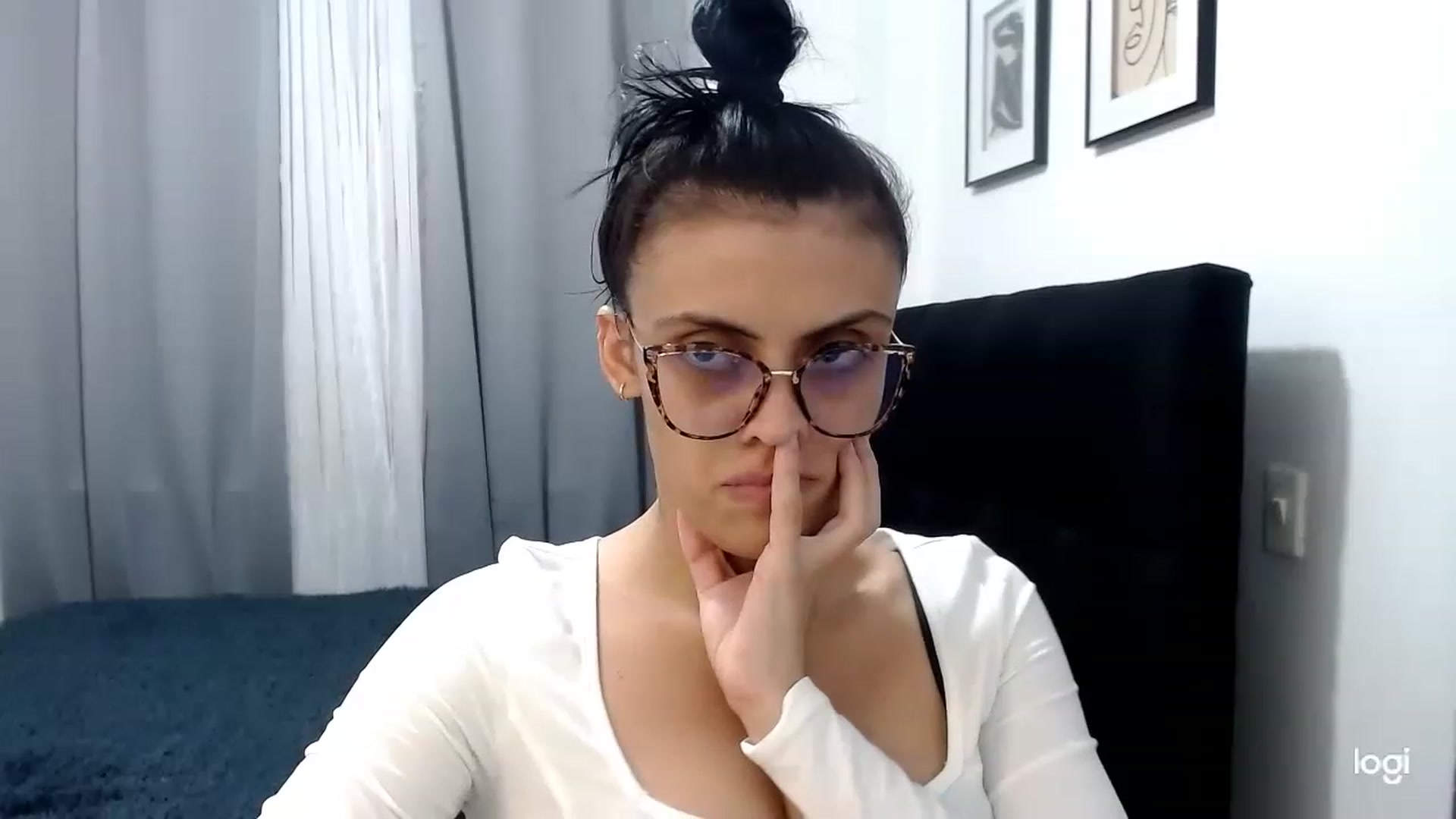Gallery image thumbnail from Eva_hayek's myfreecams stream on, 03/15/2023, 15:34 image 8 of 20
