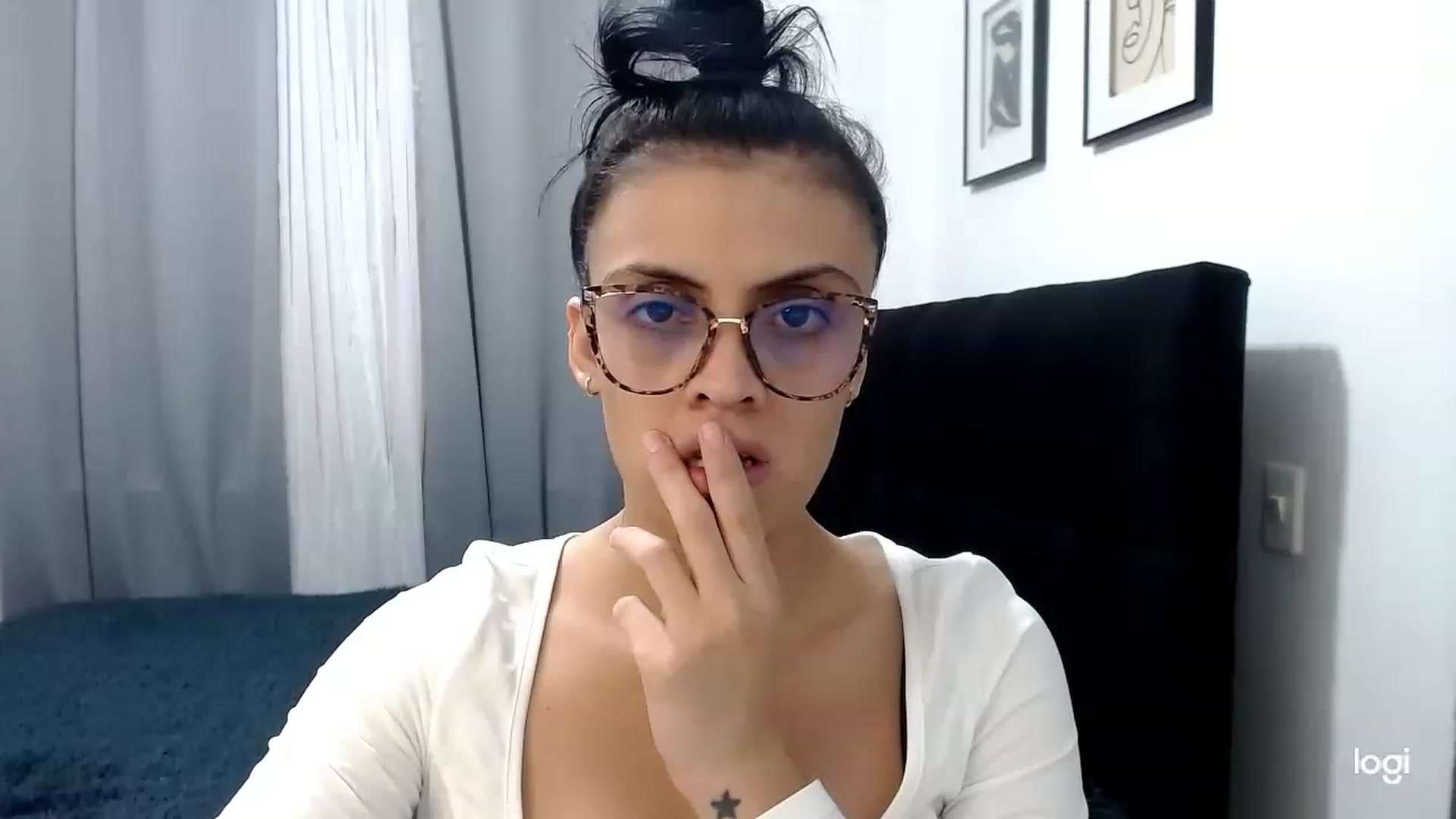 Gallery image thumbnail from Eva_hayek's myfreecams stream on, 03/15/2023, 15:34 image 16 of 20