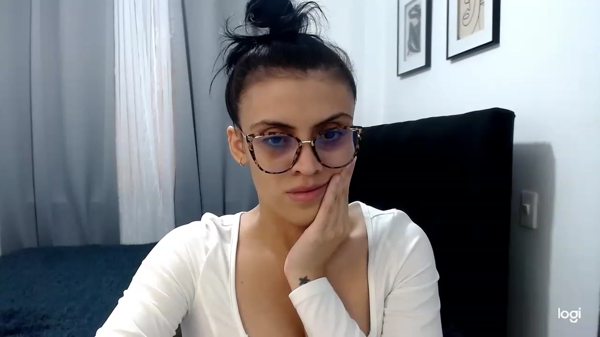 Gallery image thumbnail from Eva_hayek's myfreecams stream on, 03/15/2023, 15:34 image 18 of 20