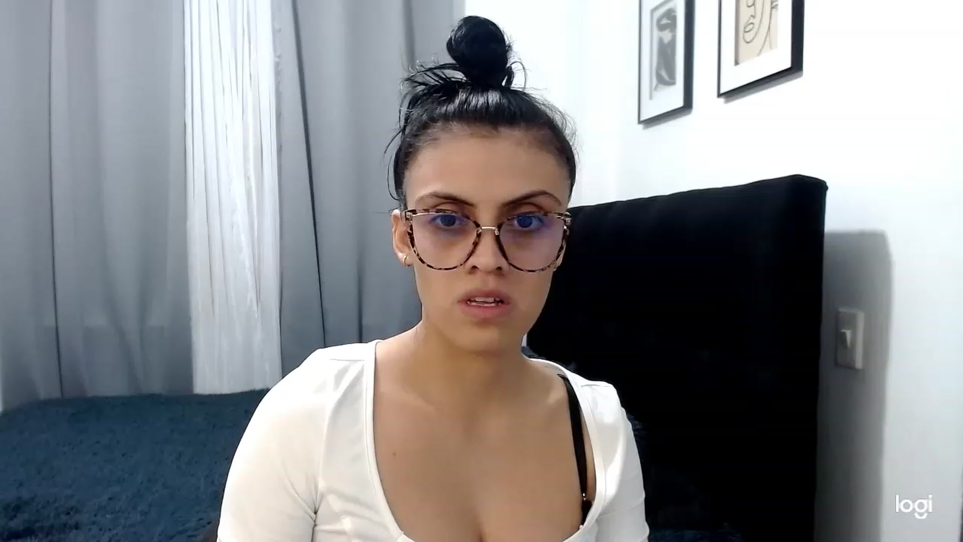 Gallery image thumbnail from Eva_hayek's myfreecams stream on, 03/15/2023, 15:34 image 10 of 20