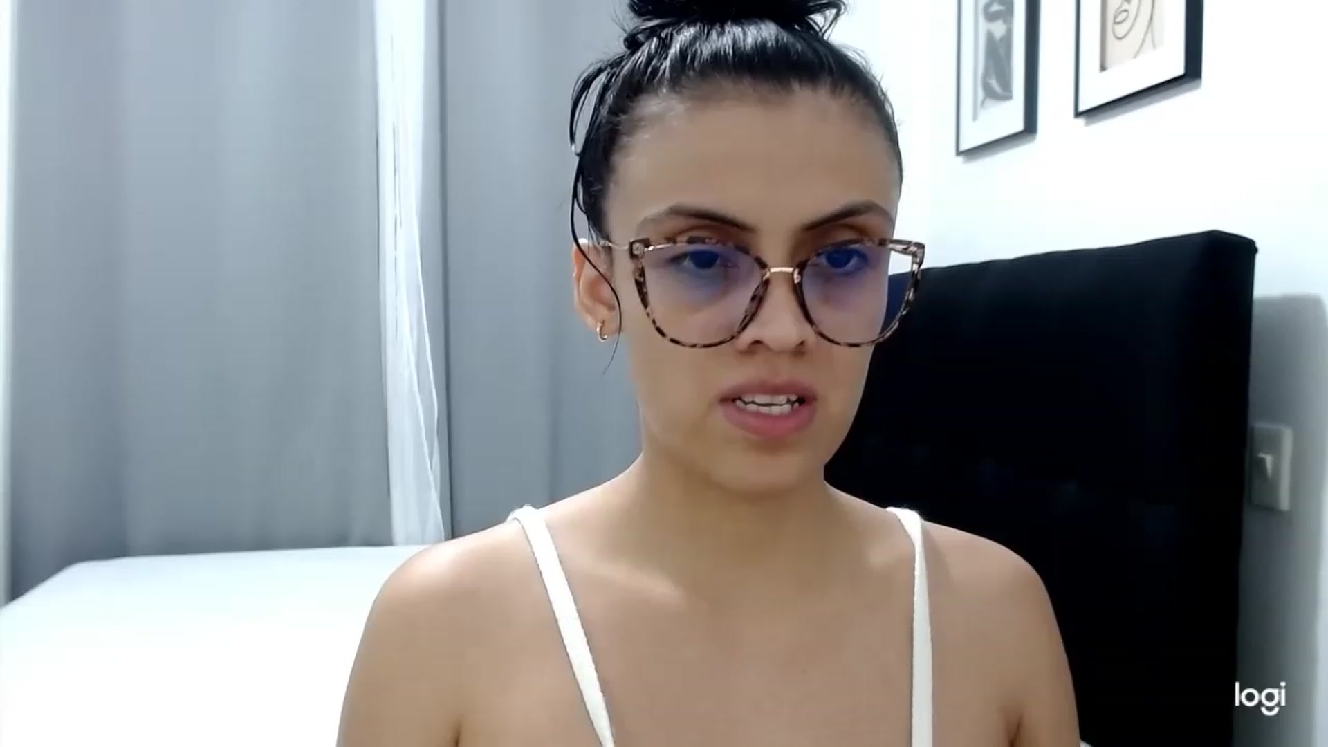 Gallery image thumbnail from Eva_hayek's myfreecams stream on, 03/21/2023, 15:57 image 15 of 20