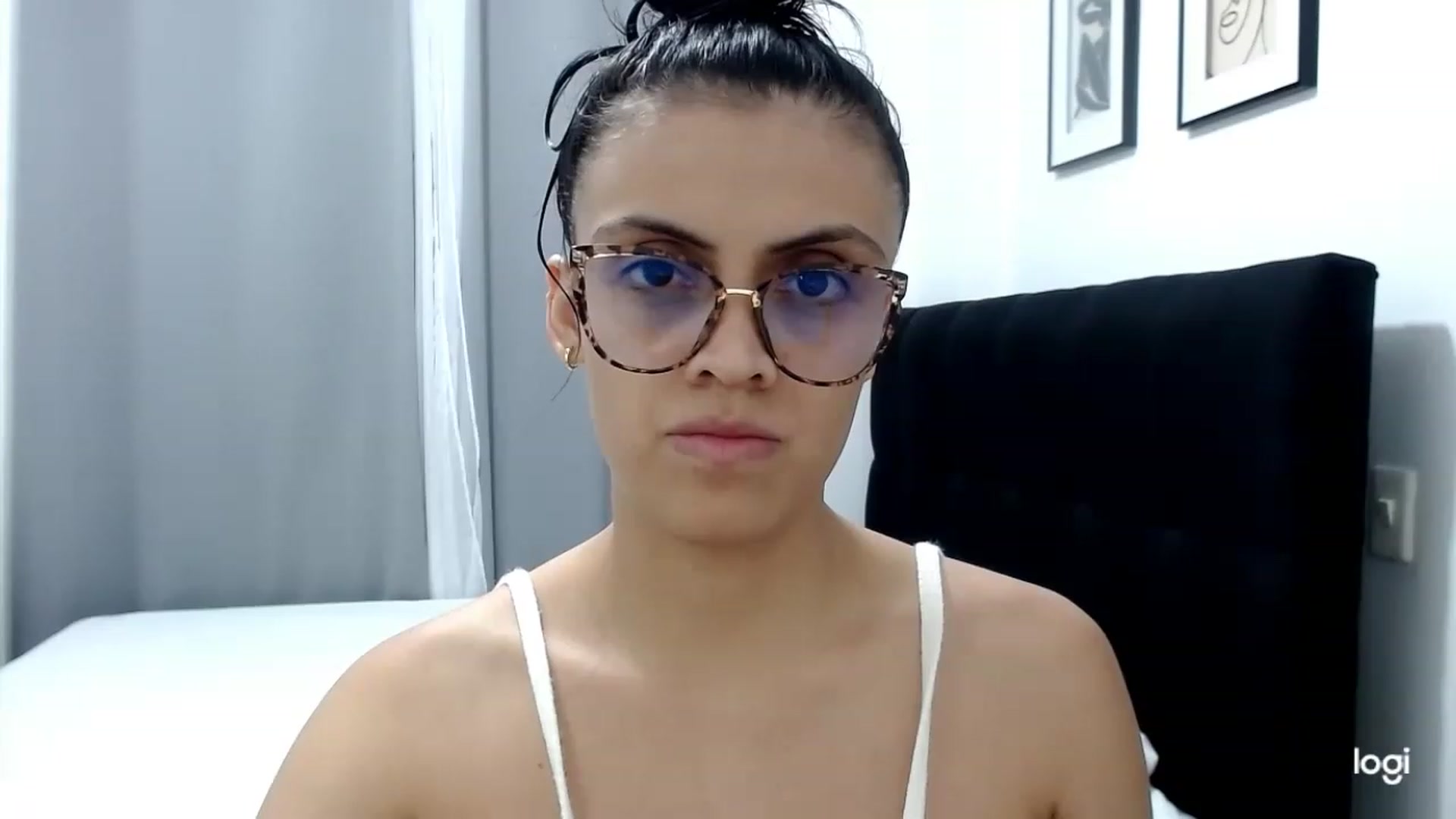 Gallery image thumbnail from Eva_hayek's myfreecams stream on, 03/21/2023, 15:57 image 12 of 20