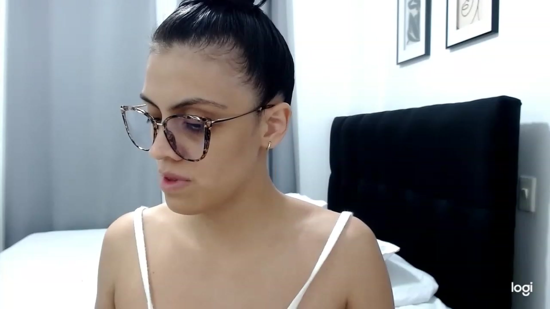Gallery image thumbnail from Eva_hayek's myfreecams stream on, 03/21/2023, 15:57 image 6 of 20