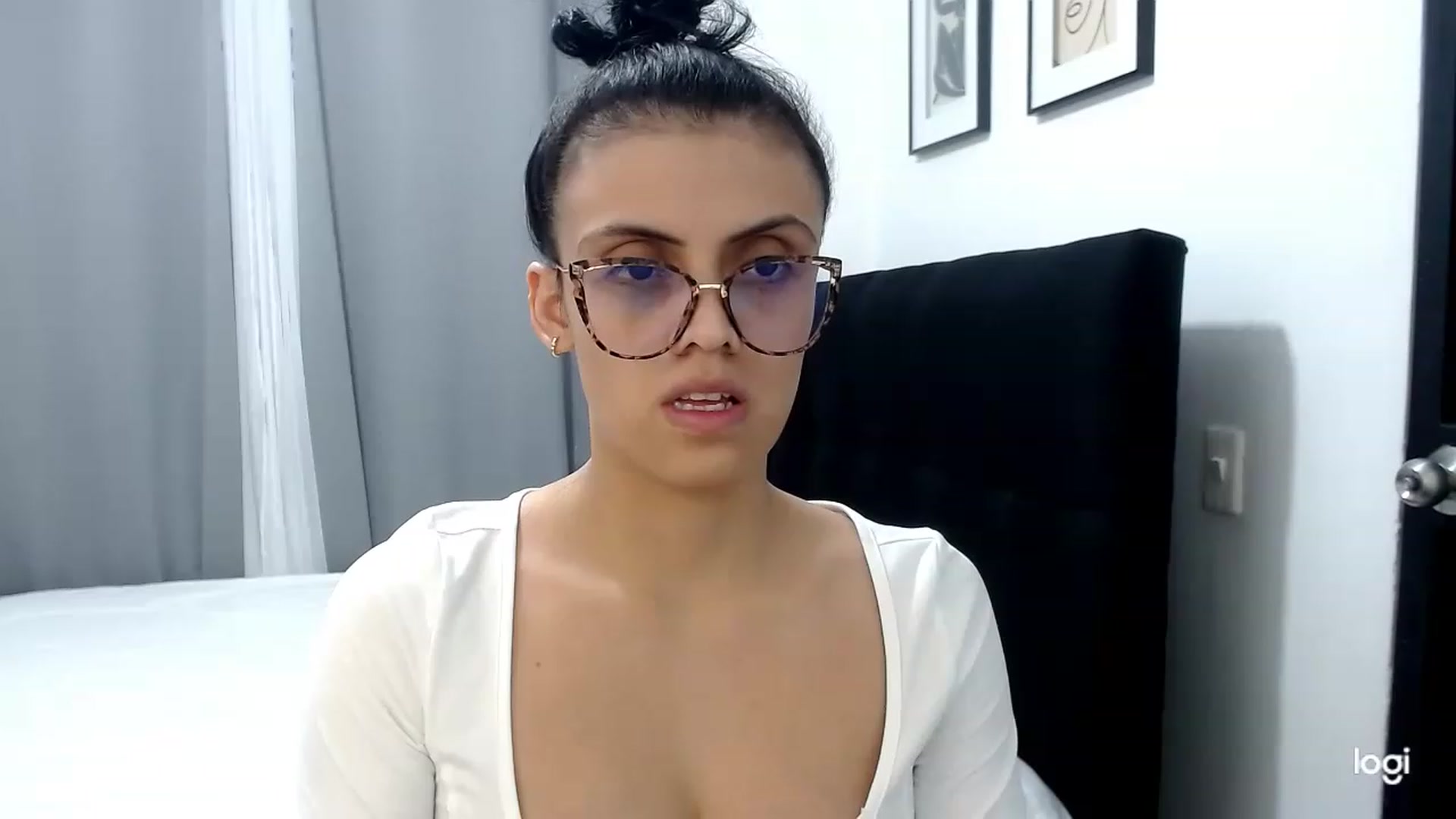 Gallery image thumbnail from Eva_hayek's myfreecams stream on, 03/30/2023, 16:15 image 10 of 20