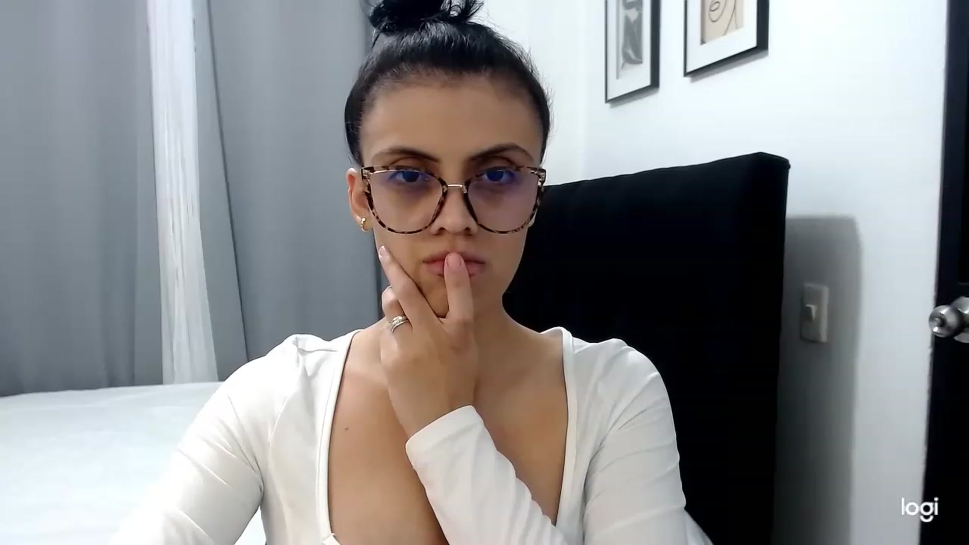Gallery image thumbnail from Eva_hayek's myfreecams stream on, 03/30/2023, 16:15 image 14 of 20