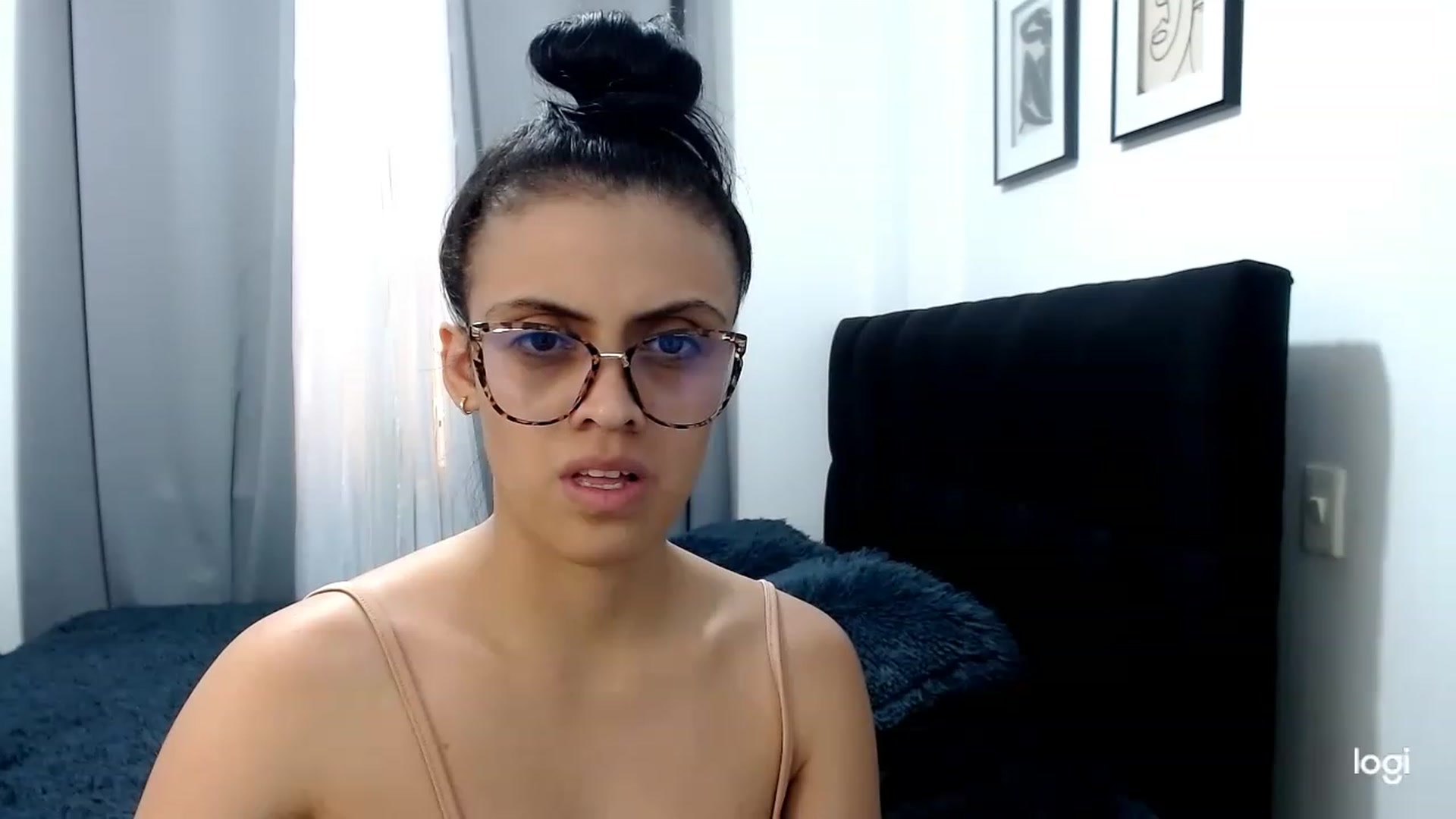 Gallery image thumbnail from Eva_hayek's myfreecams stream on, 04/19/2023, 16:16 image 16 of 20