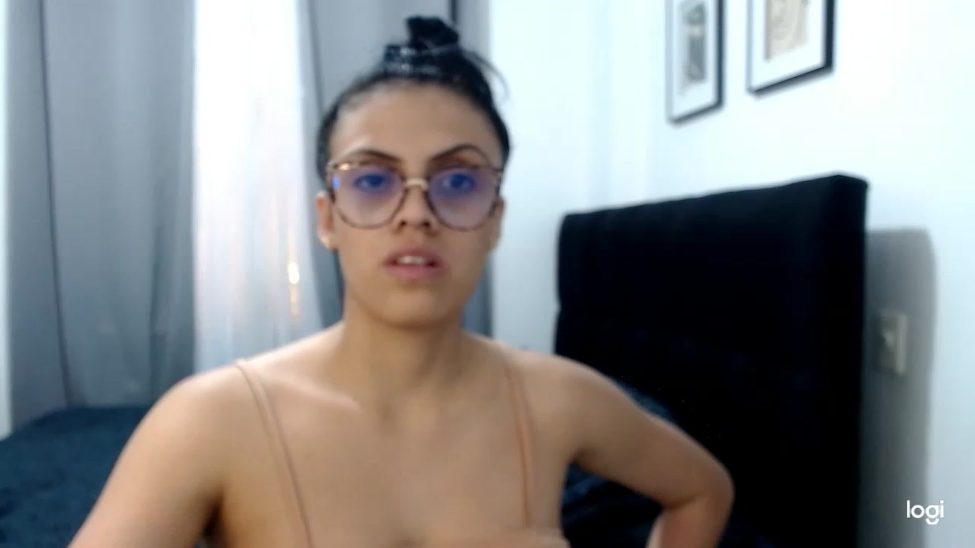 Gallery image thumbnail from Eva_hayek's myfreecams stream on, 04/19/2023, 16:16 image 5 of 20