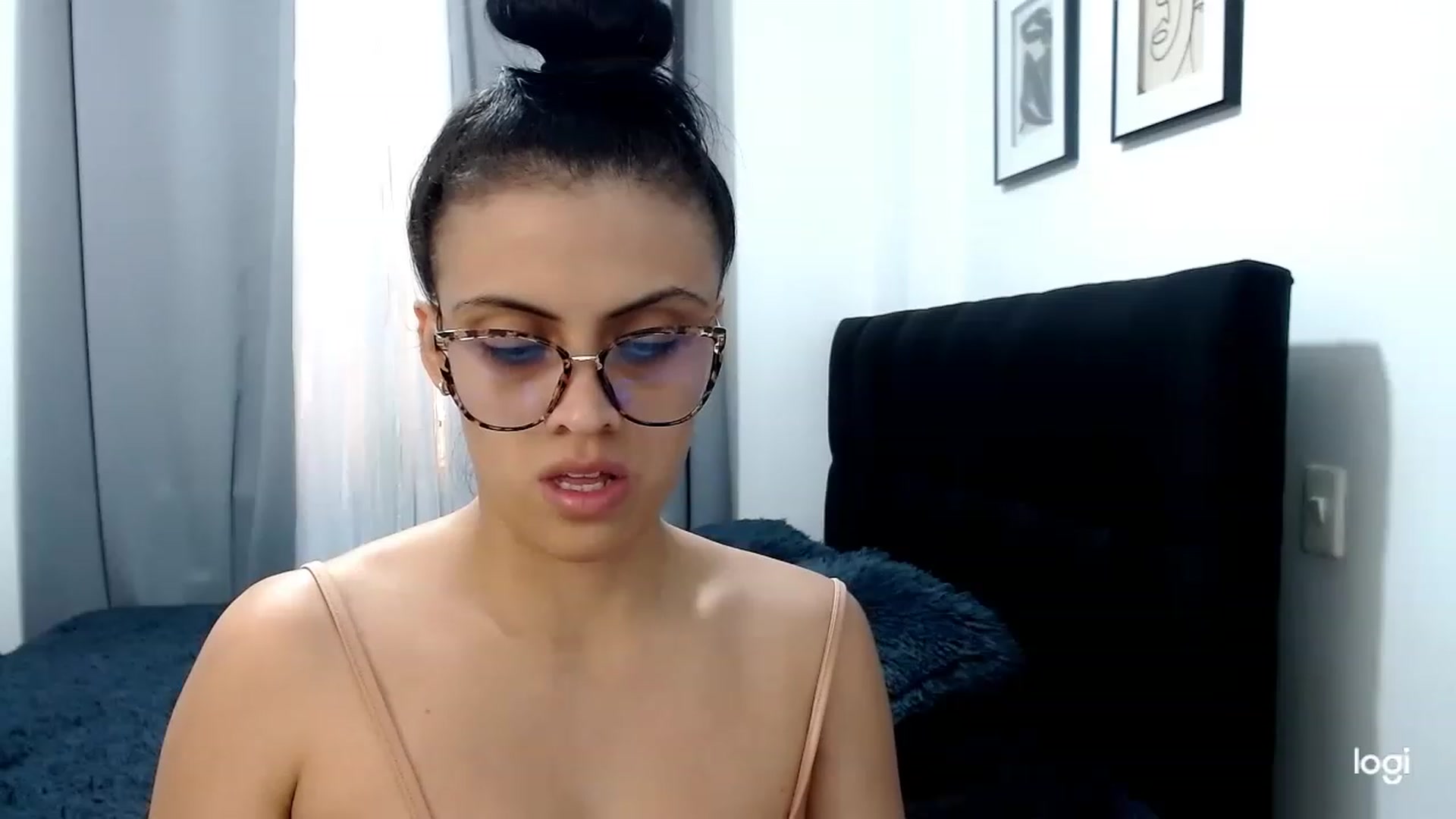 Gallery image thumbnail from Eva_hayek's myfreecams stream on, 04/19/2023, 16:16 image 14 of 20