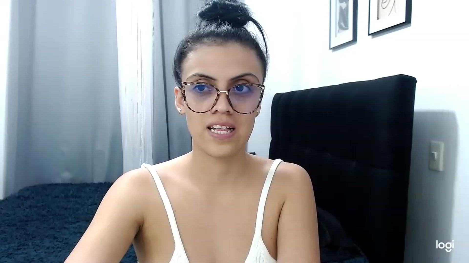 Gallery image thumbnail from Eva_hayek's myfreecams stream on, 04/26/2023, 16:16 image 15 of 20