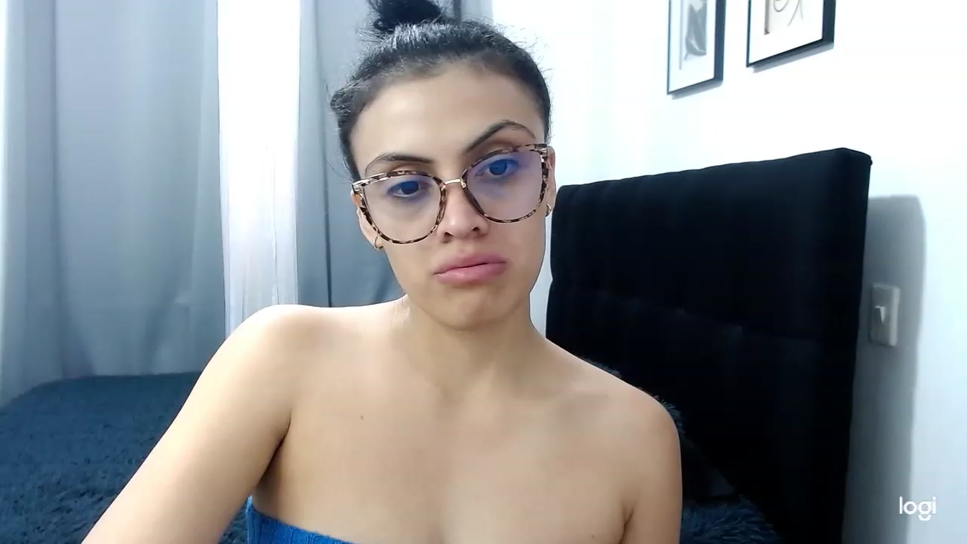 Gallery image thumbnail from Eva_hayek's myfreecams stream on, 05/10/2023, 16:19 image 7 of 20