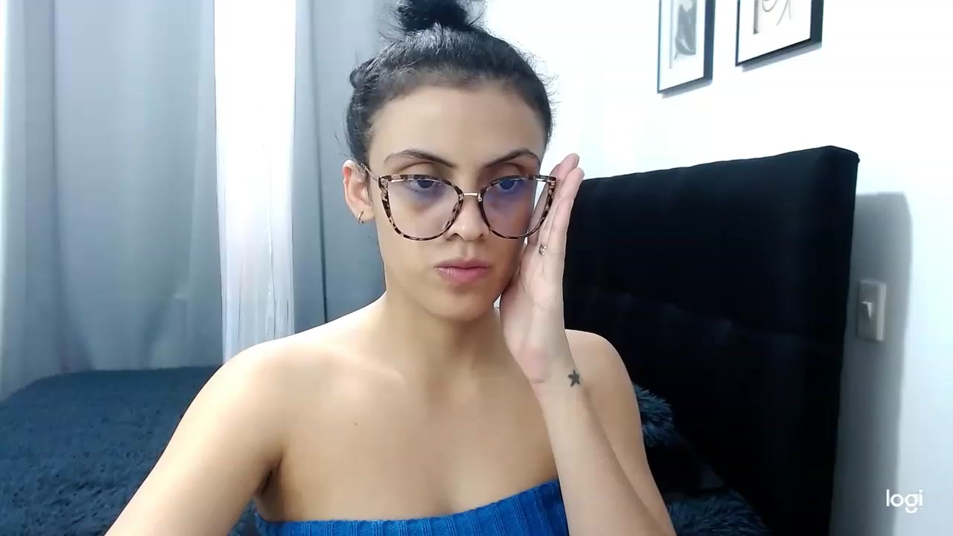 Gallery image thumbnail from Eva_hayek's myfreecams stream on, 05/10/2023, 16:19 image 3 of 20