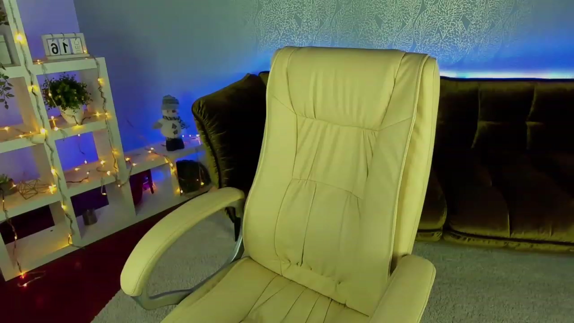 Gallery image thumbnail from EvaaKuniss's myfreecams stream on, 12/22/2022, 09:47 image 3 of 20