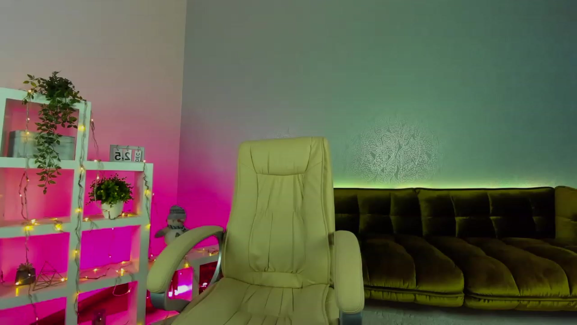 Gallery image thumbnail from EvaaKuniss's myfreecams stream on, 12/26/2022, 08:19 image 9 of 20
