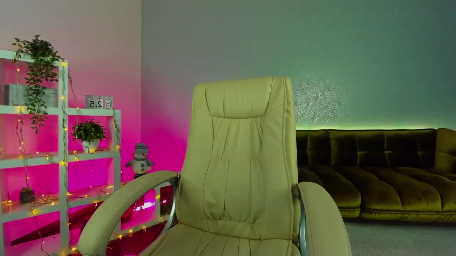 Gallery image thumbnail from EvaaKuniss's myfreecams stream on, 12/26/2022, 08:19 image 14 of 20