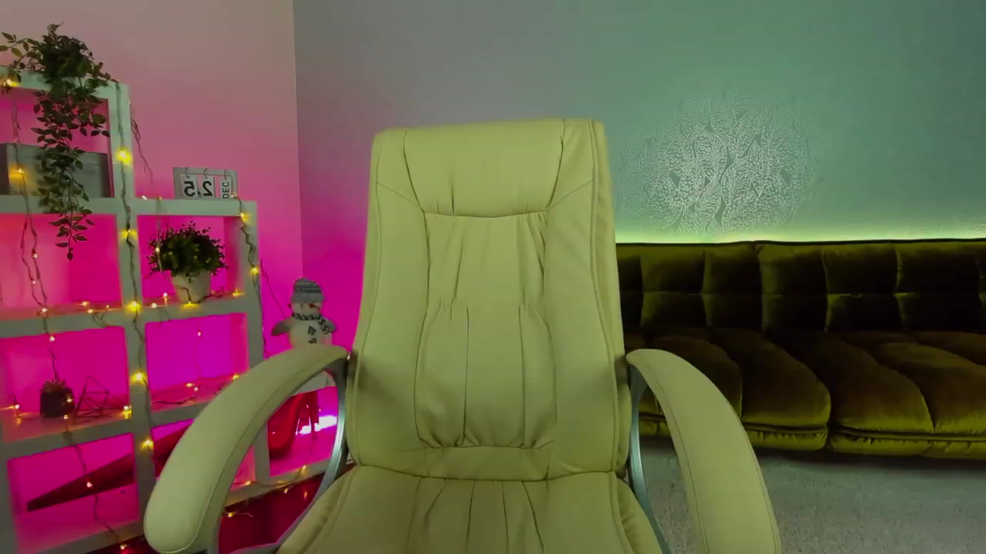 Gallery image thumbnail from EvaaKuniss's myfreecams stream on, 12/26/2022, 12:47 image 10 of 20