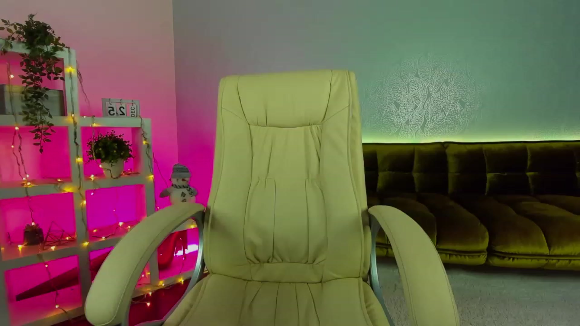 Gallery image thumbnail from EvaaKuniss's myfreecams stream on, 12/26/2022, 12:47 image 9 of 20