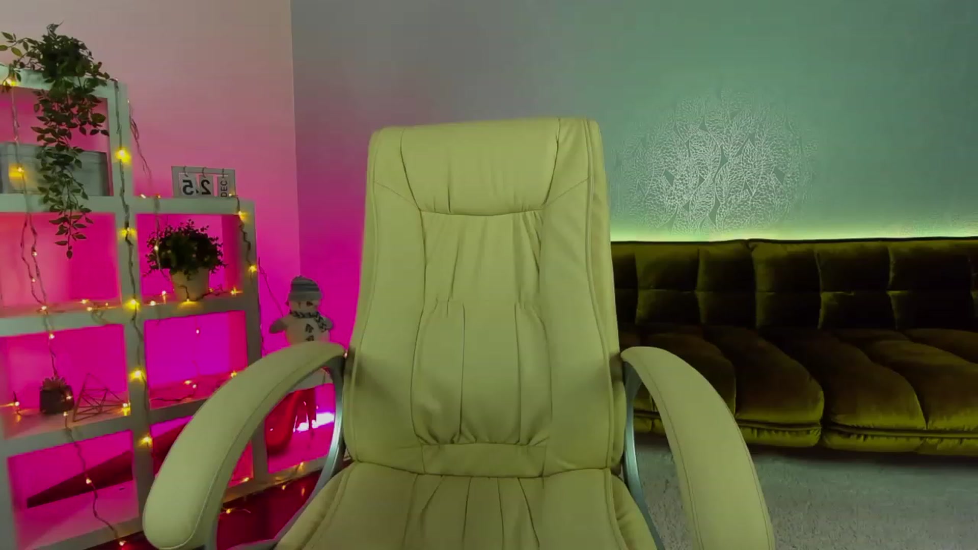 Gallery image thumbnail from EvaaKuniss's myfreecams stream on, 12/26/2022, 12:47 image 8 of 20